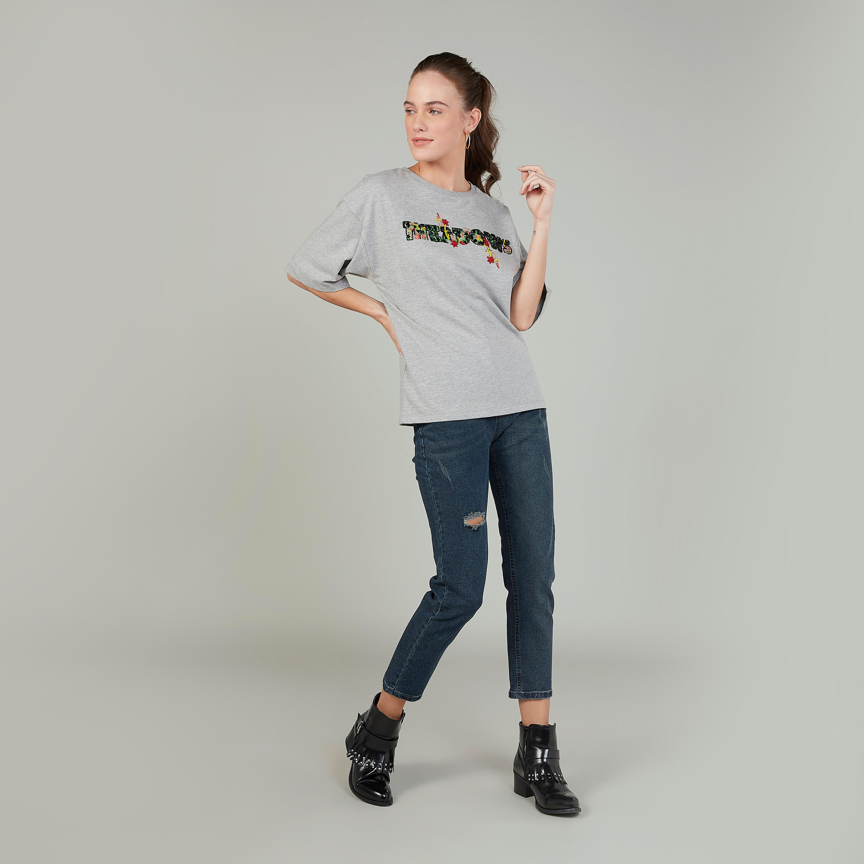تيشيرت بياقة مستديرة وأكمام 3/4 وطبعات من آيكونيك-women-clothing-tshirts-image-2