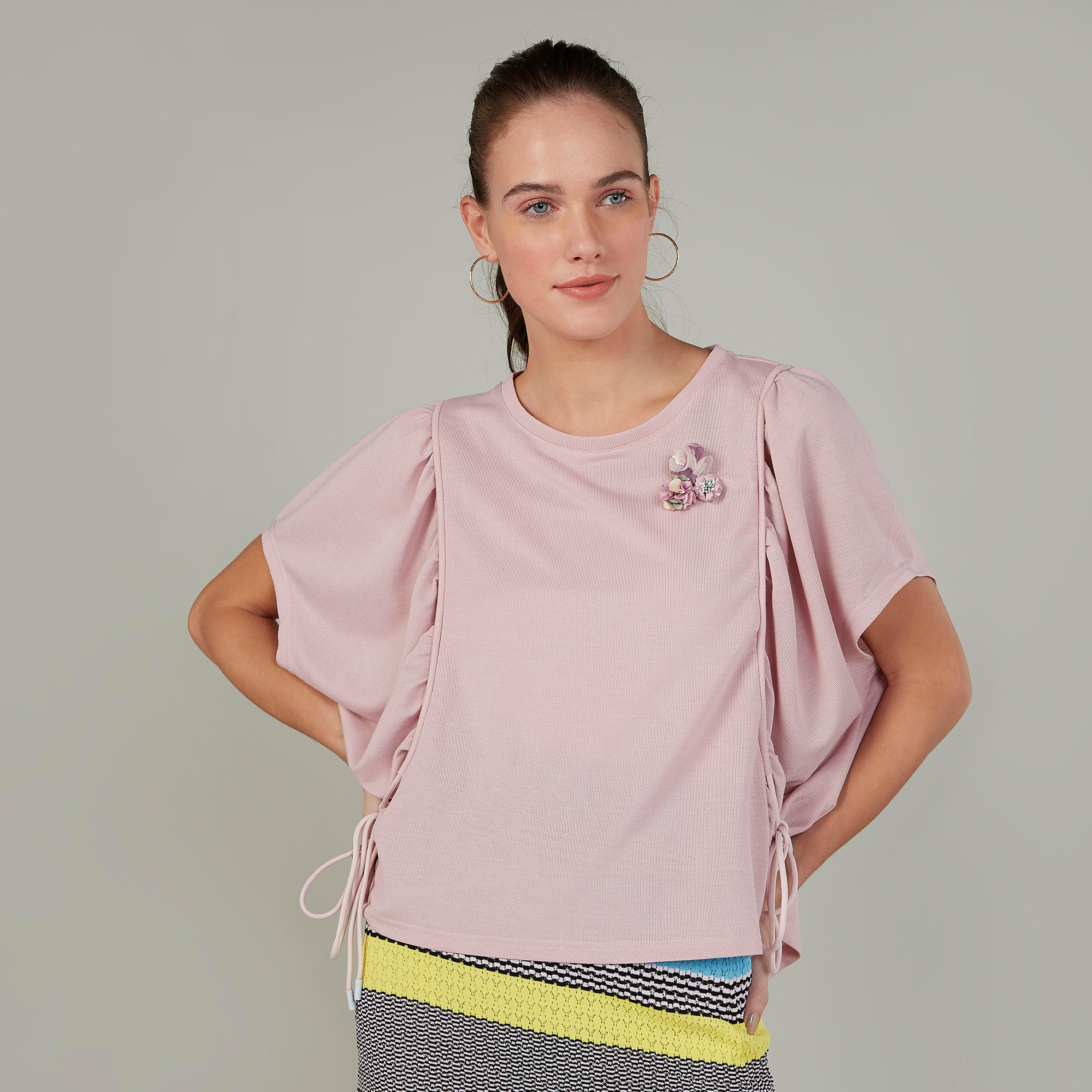 بلوزة مزينة بياقة مستديرة وأكمام واسعة من آيكونيك-women-clothing-shirtsandblouses-blouses-image-1
