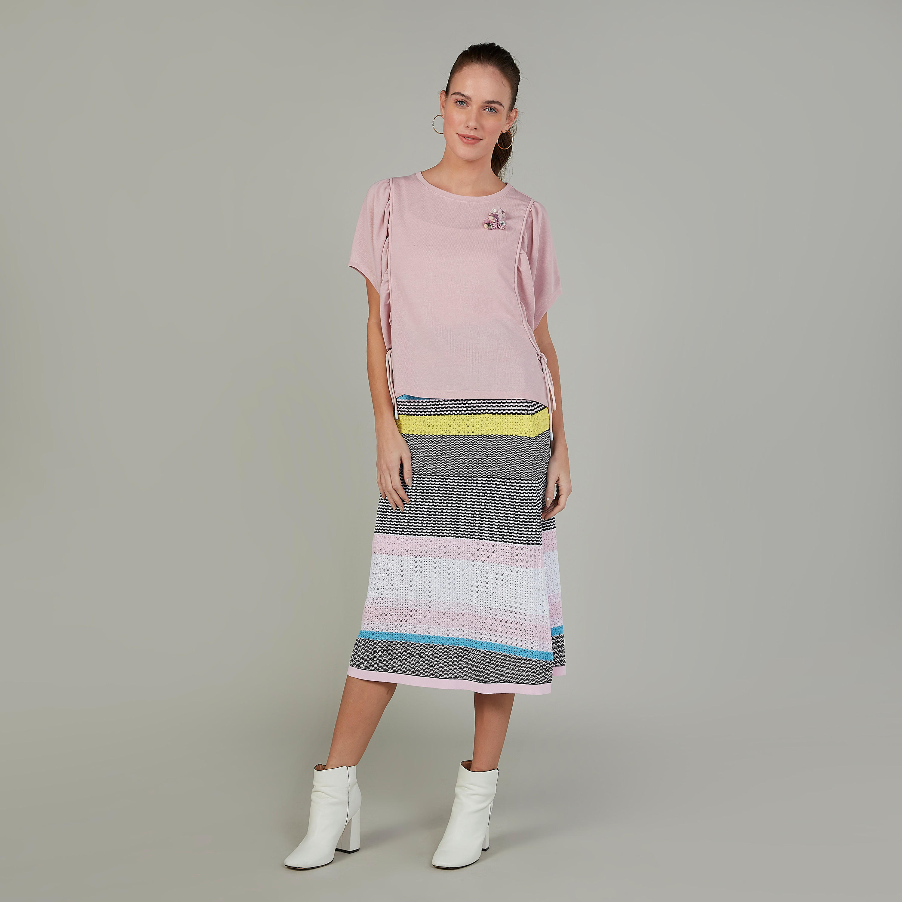 بلوزة مزينة بياقة مستديرة وأكمام واسعة من آيكونيك-women-clothing-shirtsandblouses-blouses-image-2