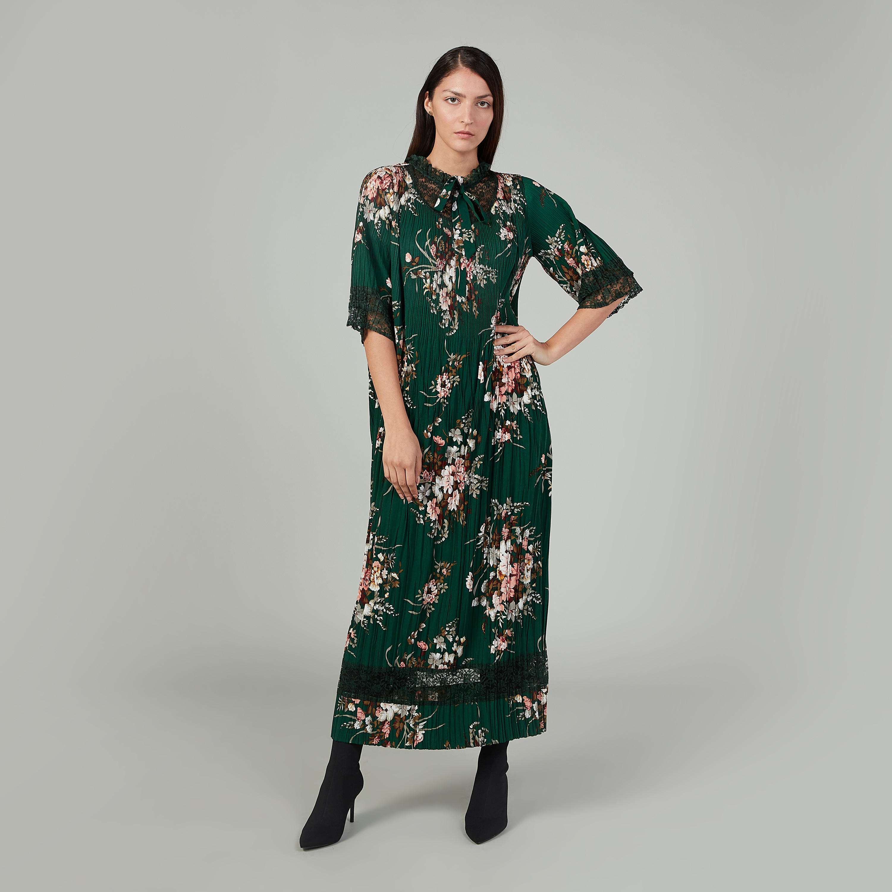 فستان طويل إيه لاين بطبعات وأكمام قصيرة وتفاصيل دانتيل من آيكونيك-women-clothing-dresses-image-1