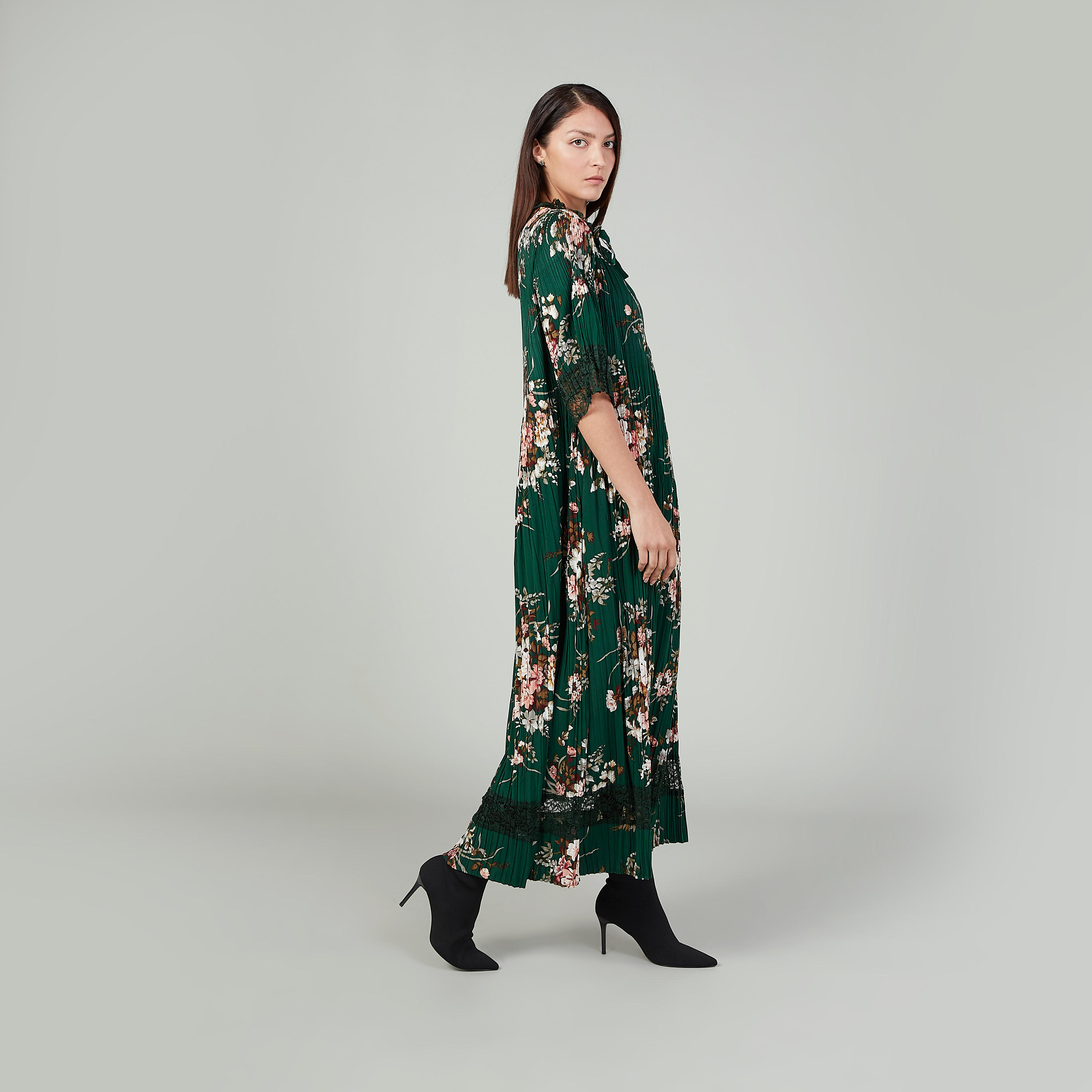 فستان طويل إيه لاين بطبعات وأكمام قصيرة وتفاصيل دانتيل من آيكونيك-women-clothing-dresses-image-4