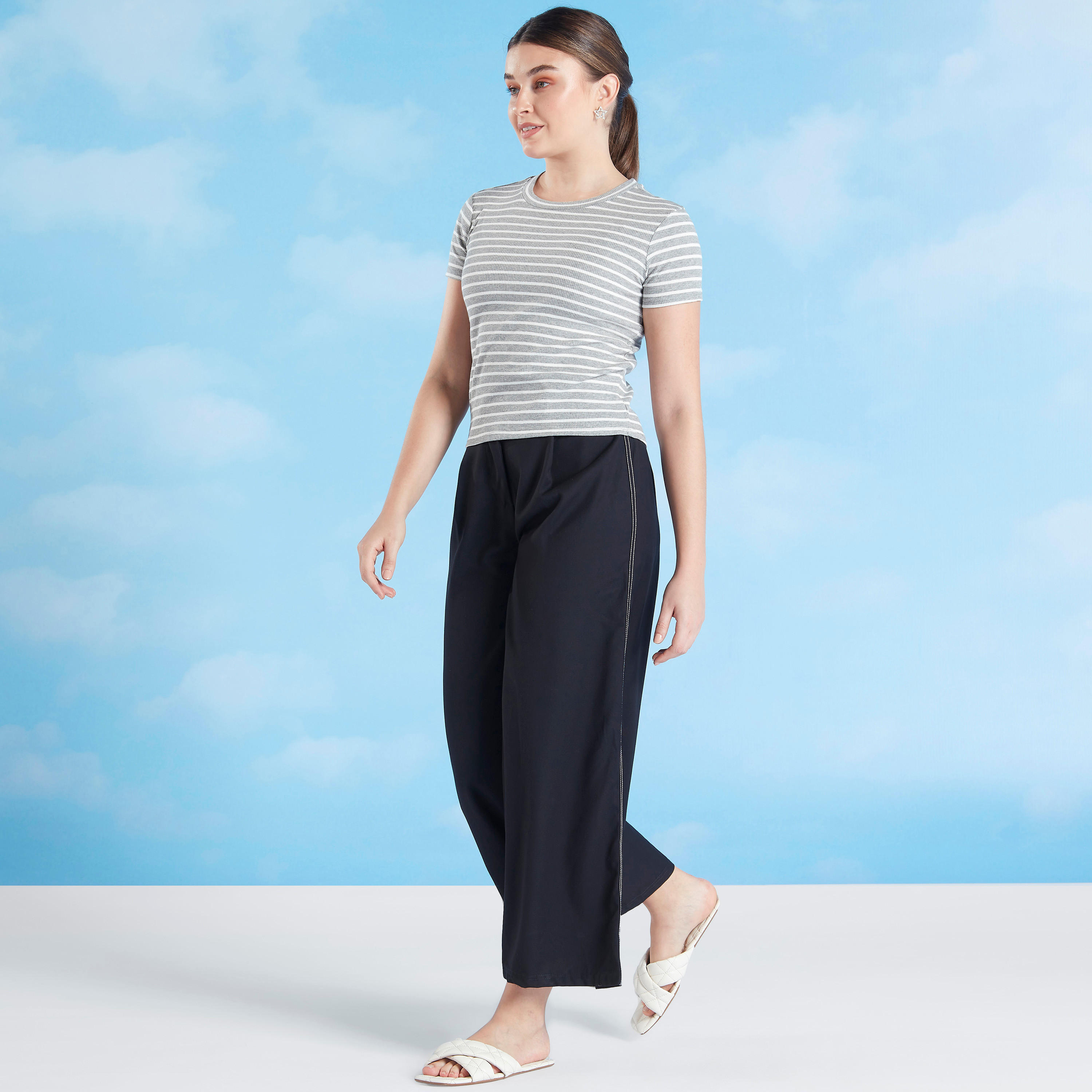 بنطلون بلازو سادة واسع بخصر مرتفع وتفاصيل مغرّزة-women-clothing-bottoms-trousers-image-2