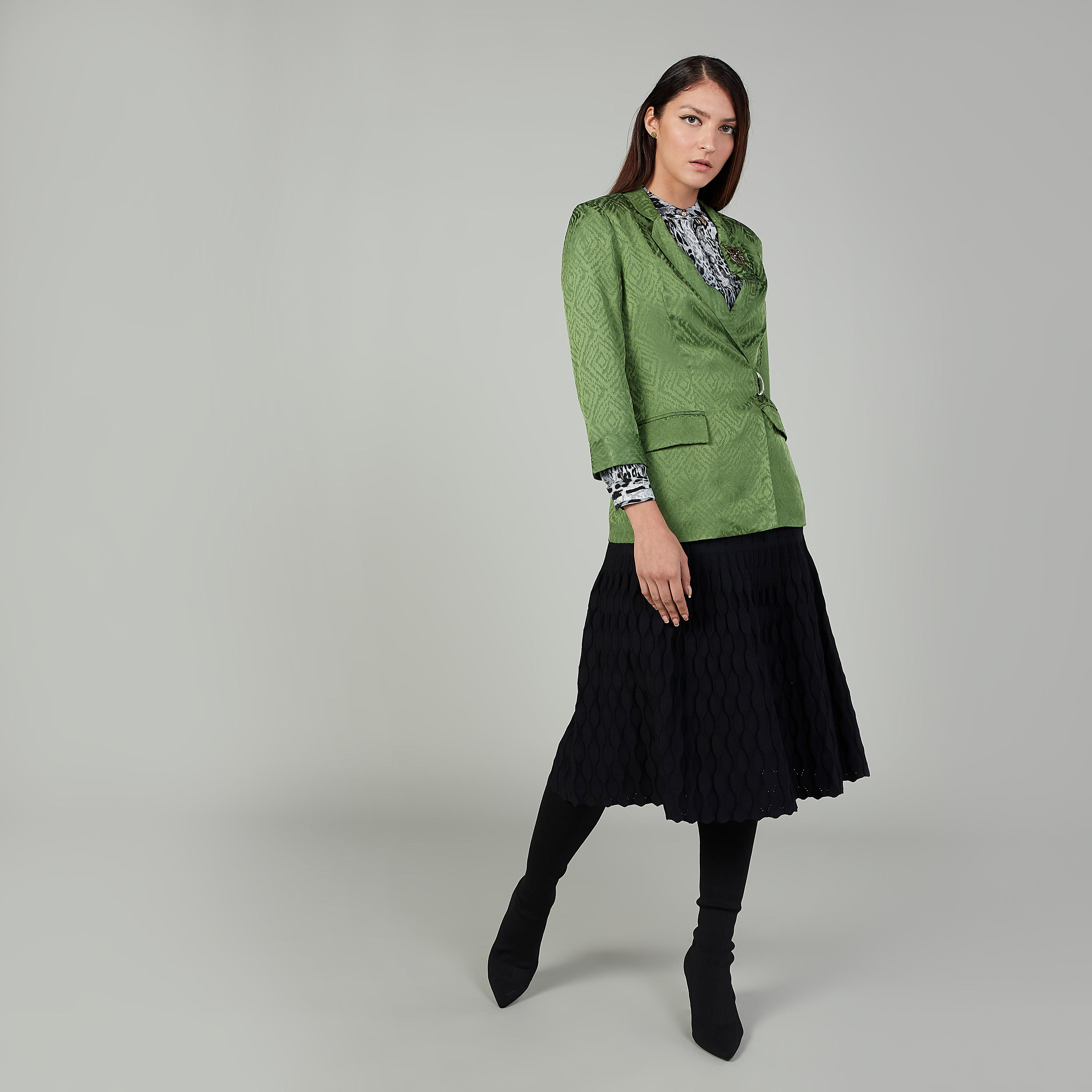 بلوزة بياقة ماندارين وأكمام طويلة وطبعات حيوانات من آيكونيك-women-clothing-shirtsandblouses-blouses-image-2