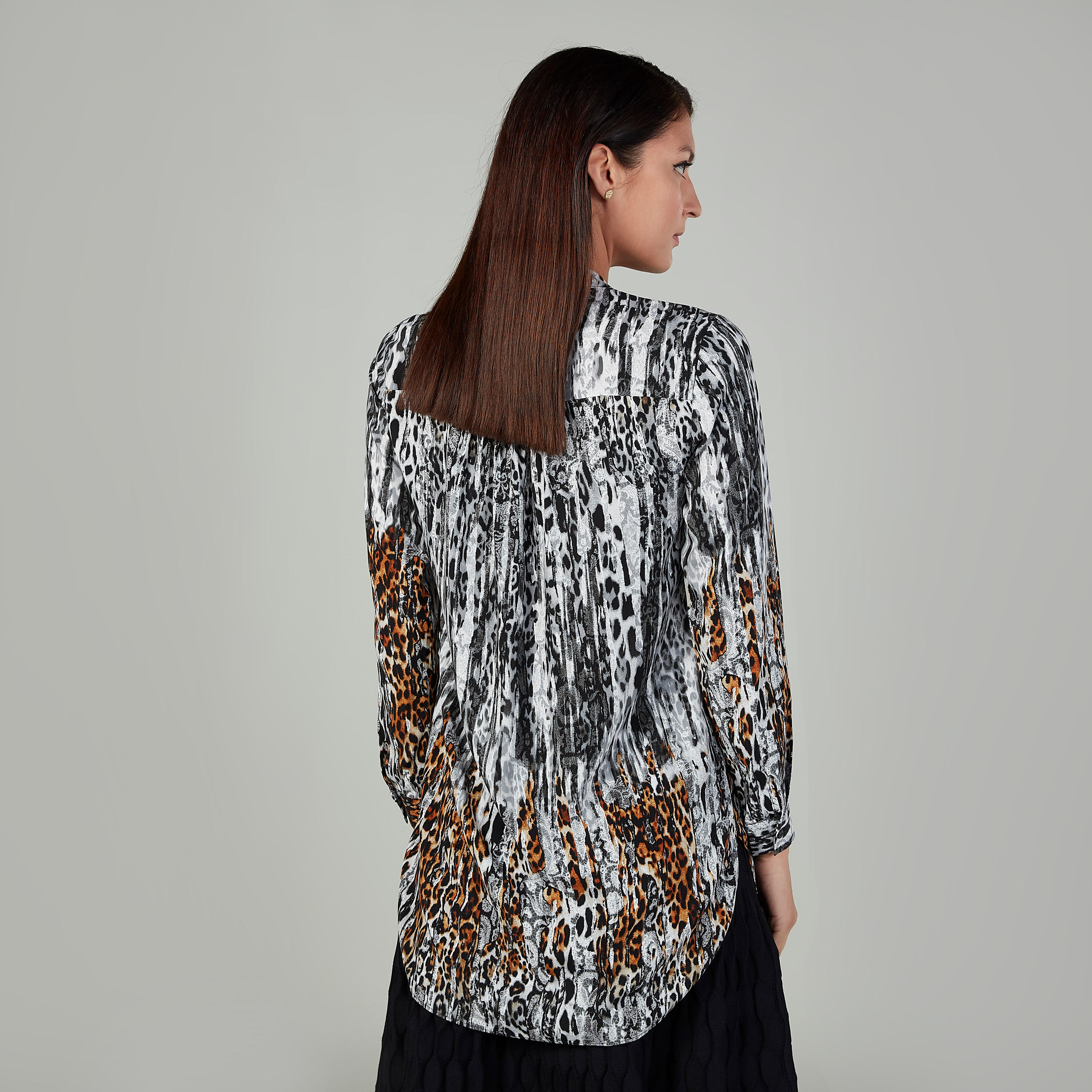بلوزة بياقة ماندارين وأكمام طويلة وطبعات حيوانات من آيكونيك-women-clothing-shirtsandblouses-blouses-image-4