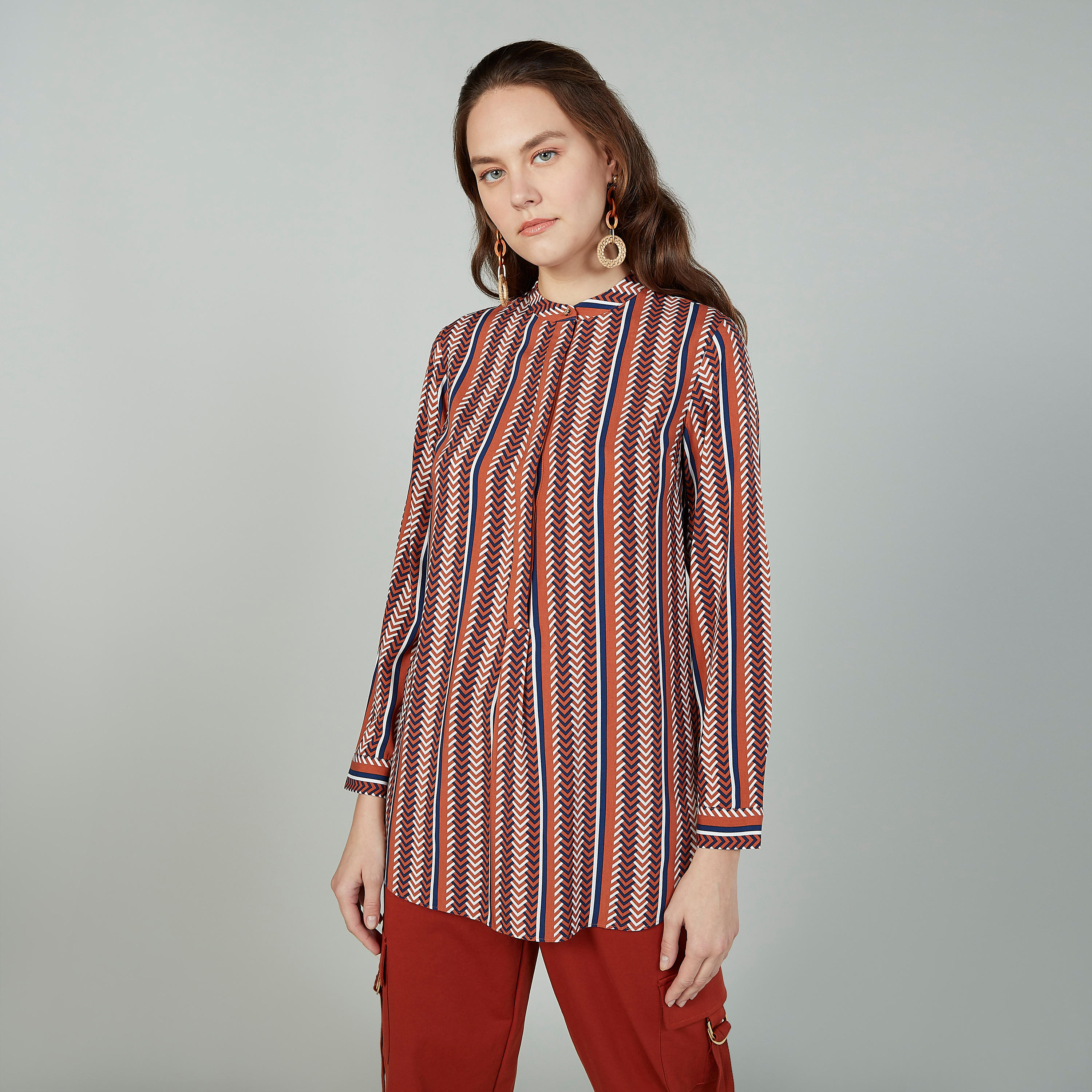 بلوزة كاروهات بأكمام طويلة وياقة عادية من آيكونيك-women-clothing-shirtsandblouses-blouses-image-1