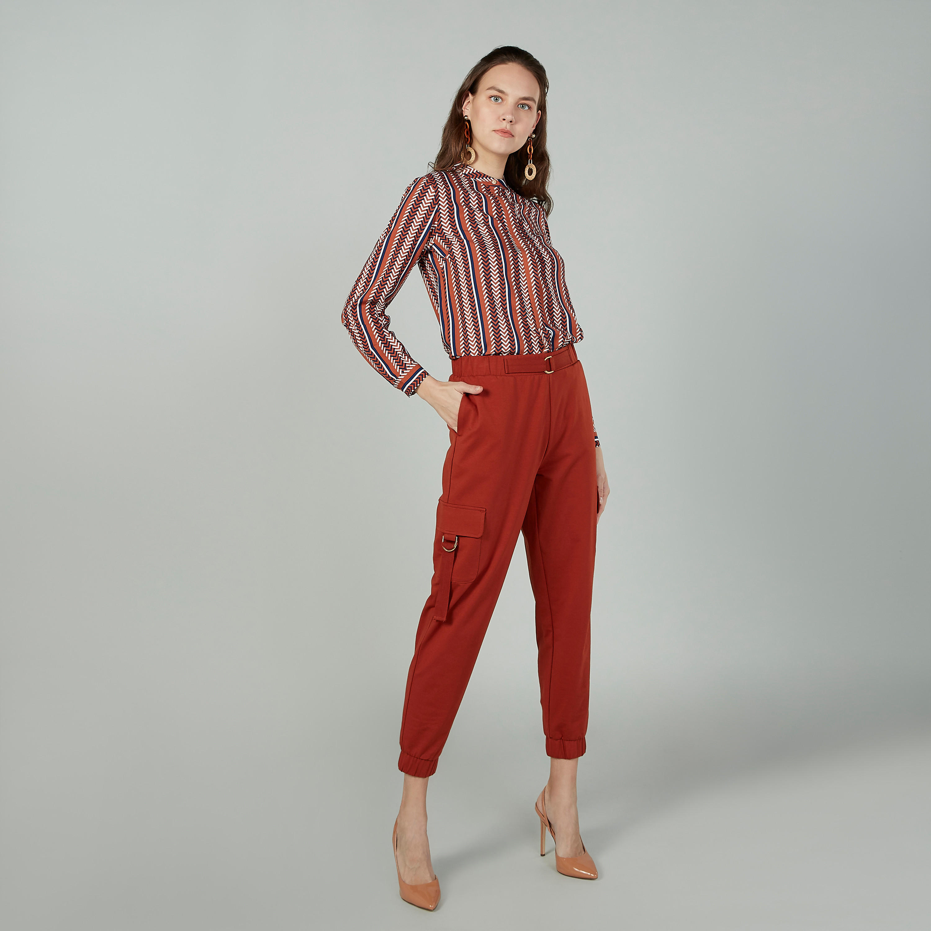 بلوزة كاروهات بأكمام طويلة وياقة عادية من آيكونيك-women-clothing-shirtsandblouses-blouses-image-2