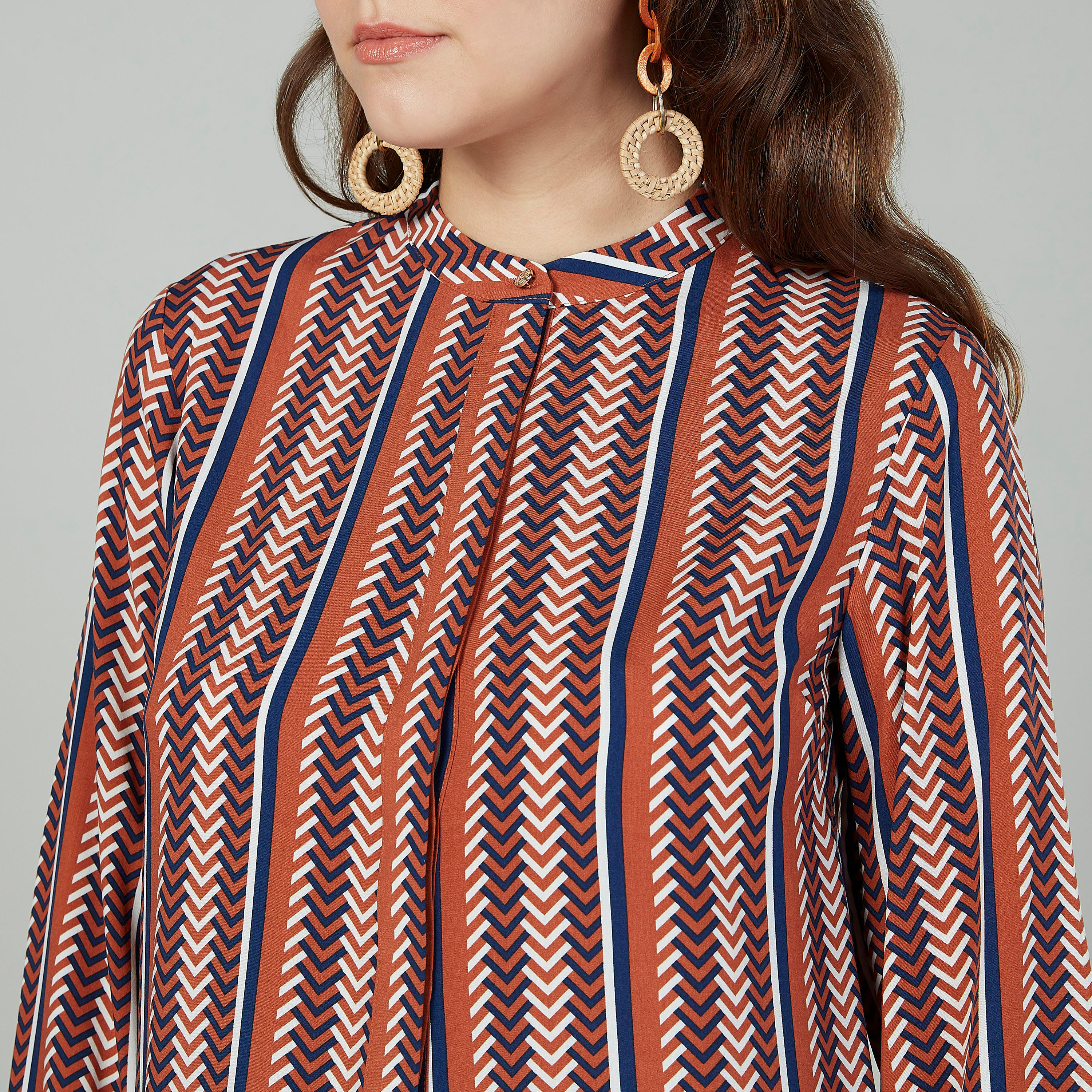 بلوزة كاروهات بأكمام طويلة وياقة عادية من آيكونيك-women-clothing-shirtsandblouses-blouses-image-3