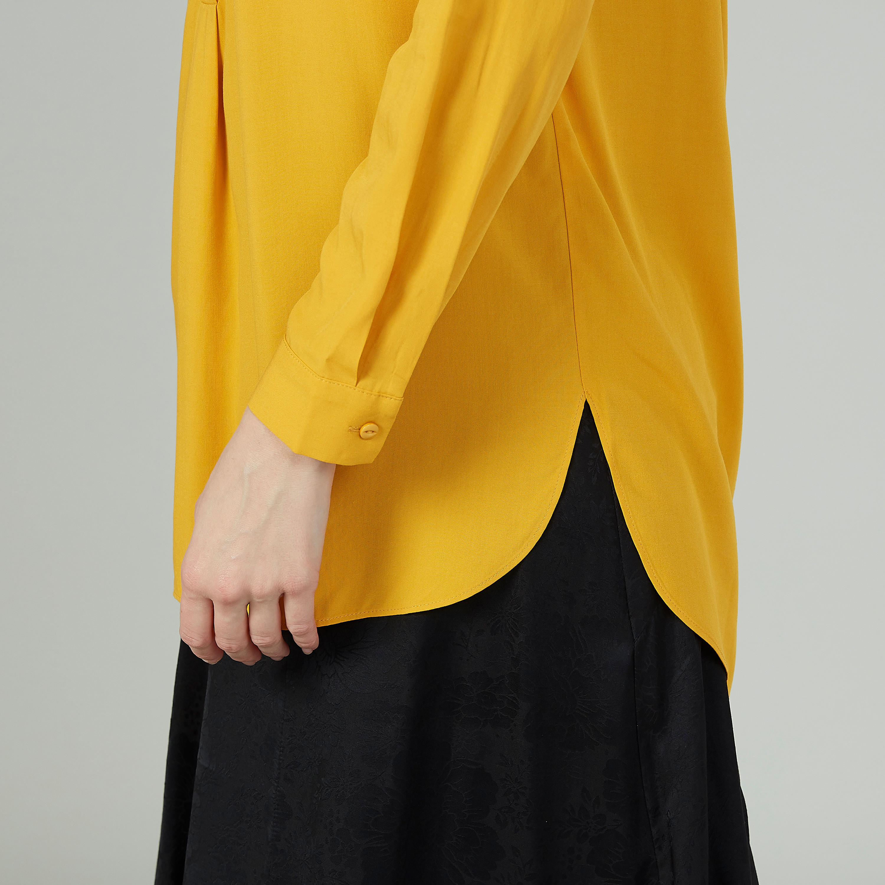 بلوزة سادة بياقة ماندارين وأكمام طويلة-women-clothing-shirtsandblouses-blouses-image-2