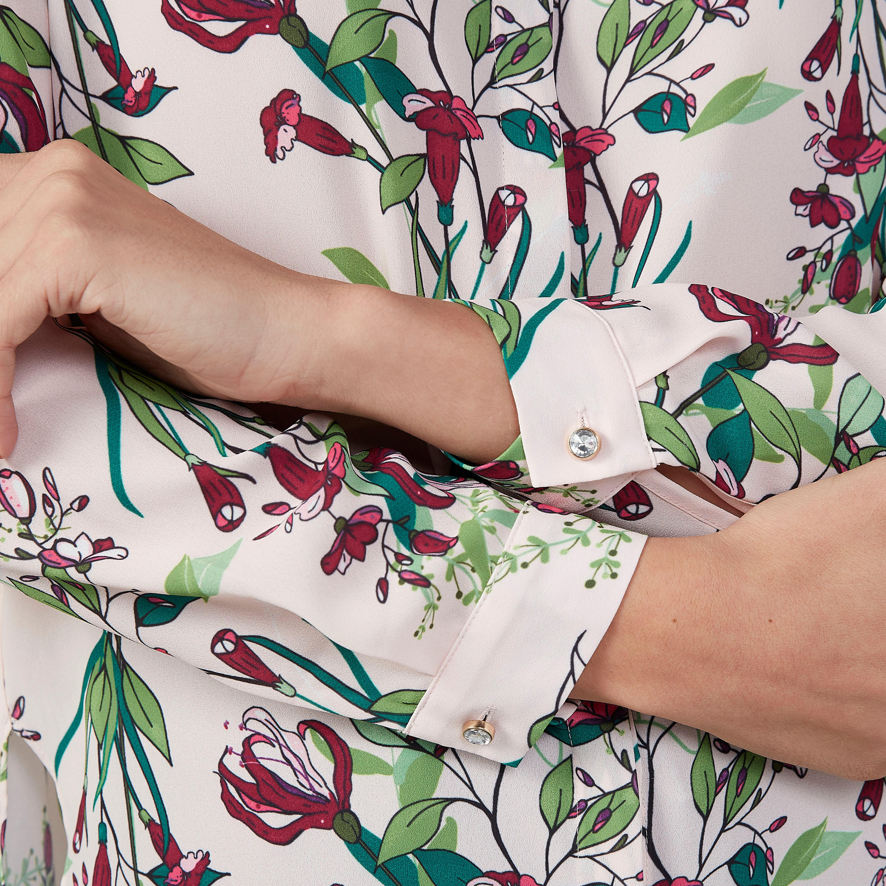 قميص بأكمام طويلة وأزرار مخفية وطبعات من آيكونيك-women-clothing-shirtsandblouses-shirts-image-3