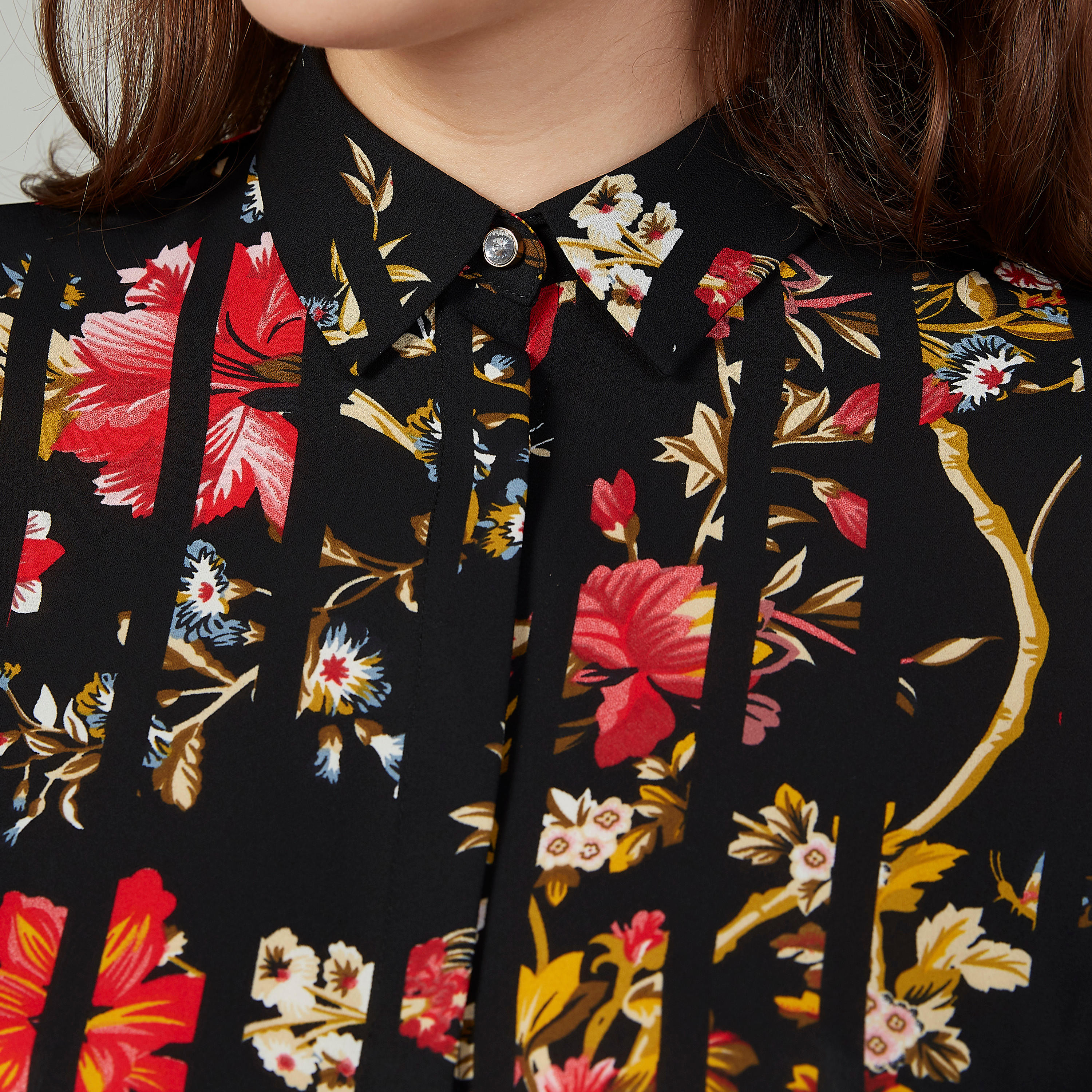 قميص بأكمام طويلة وأزرار مخفية وطبعات من آيكونيك-women-clothing-shirtsandblouses-shirts-image-4