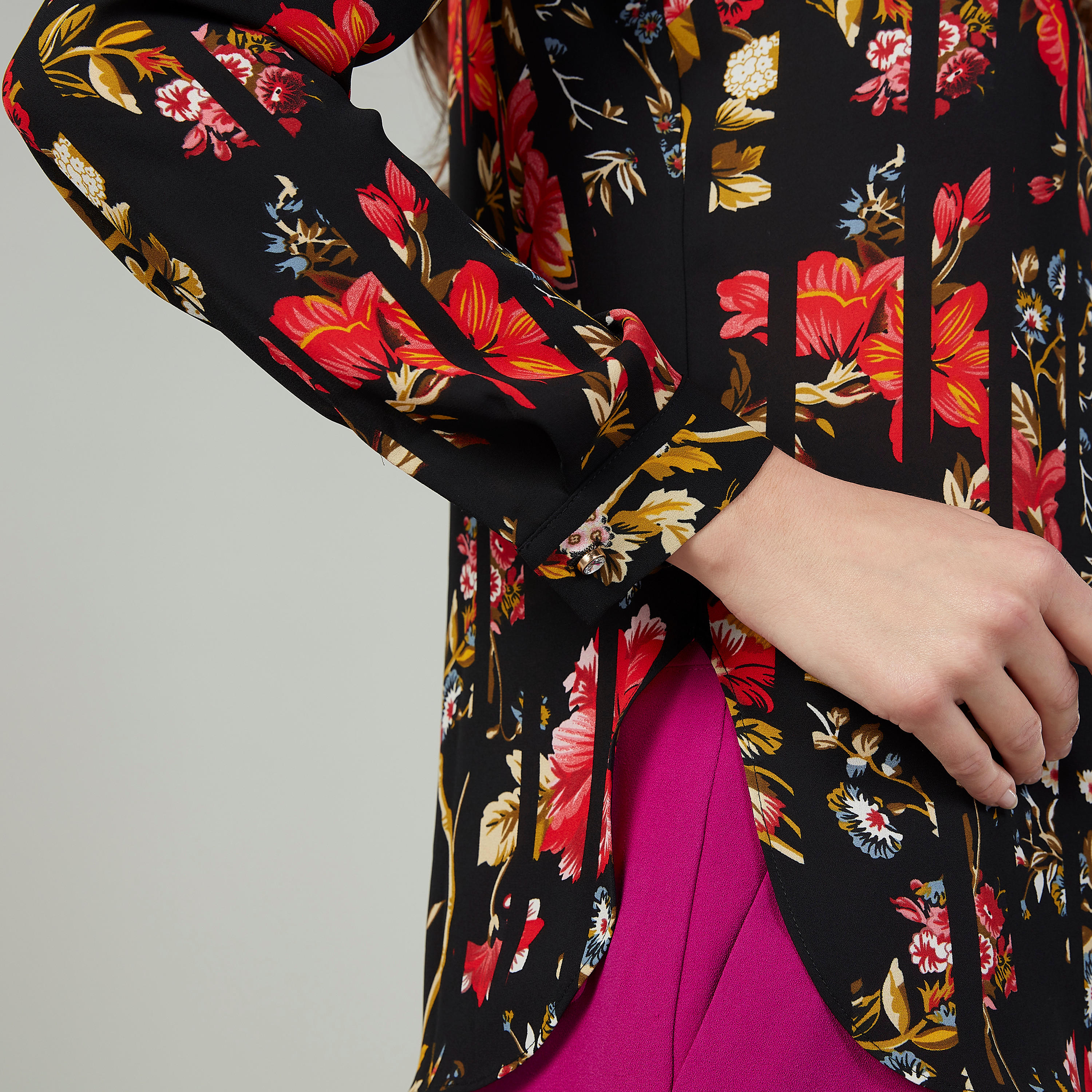 قميص بأكمام طويلة وأزرار مخفية وطبعات من آيكونيك-women-clothing-shirtsandblouses-shirts-image-2