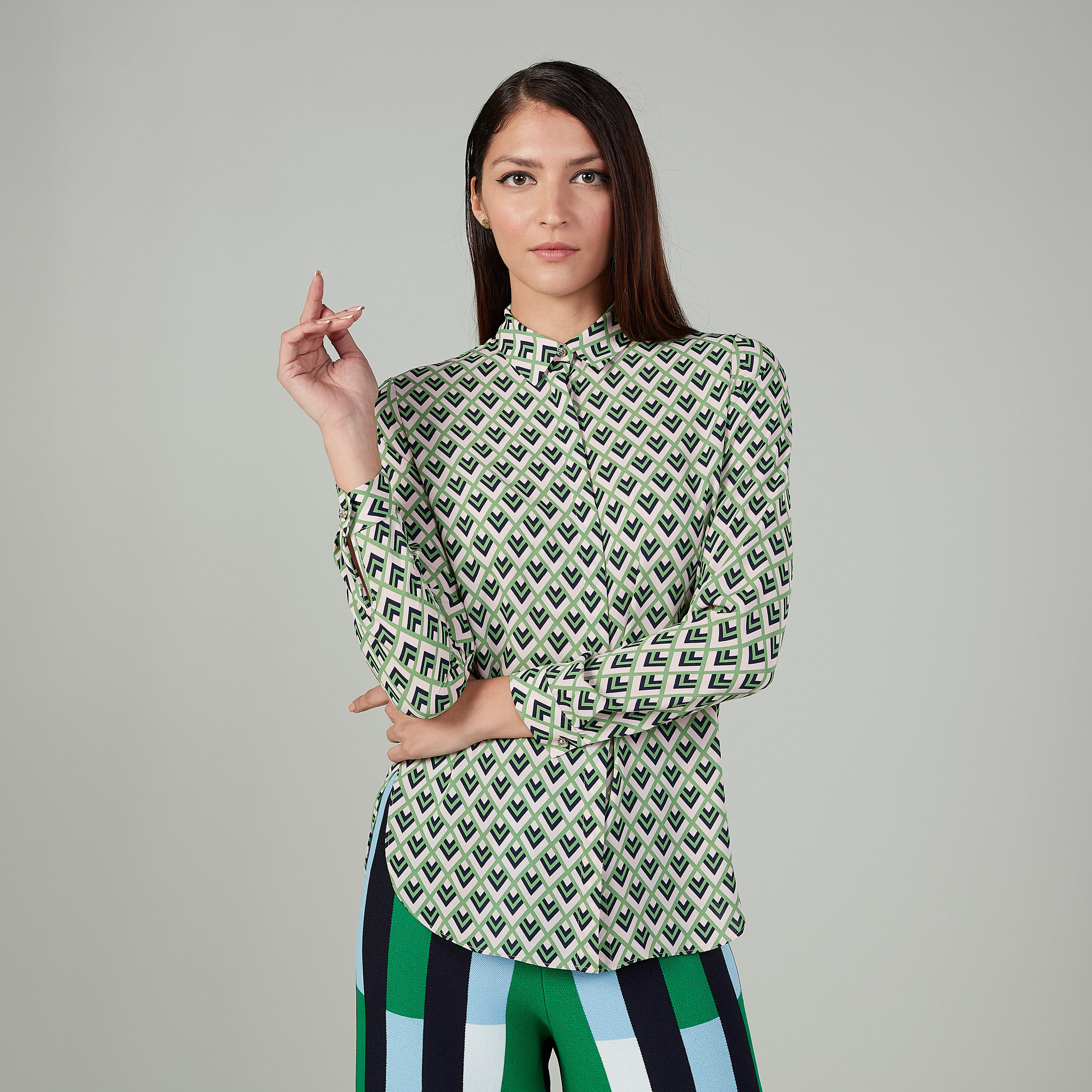 قميص بأكمام طويلة وأزرار مخفية وطبعات من آيكونيك-women-clothing-shirtsandblouses-shirts-image-1