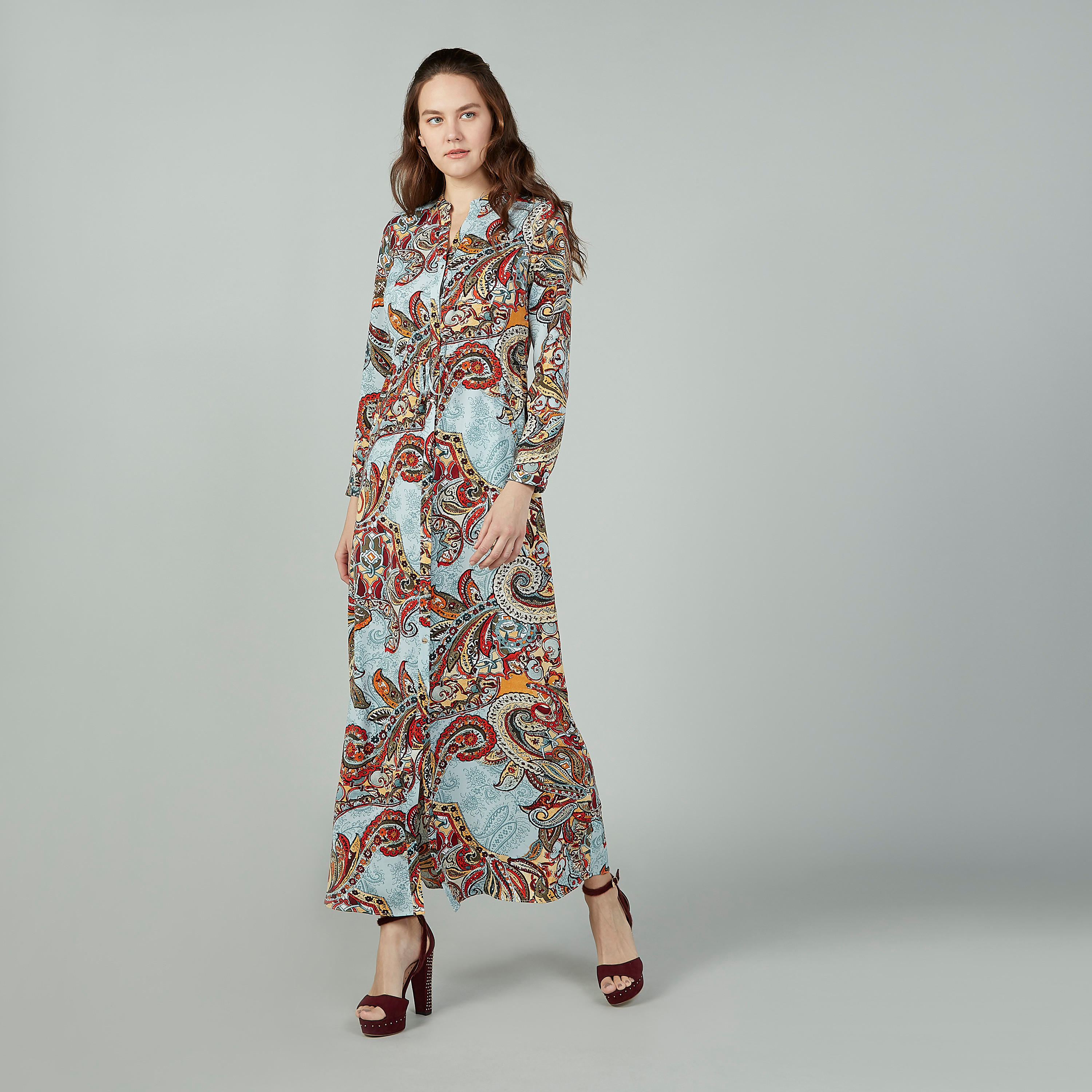 فستان طويل بياقة V وأكمام طويلة وطبعات بيزلي من آيكونيك-women-clothing-dresses-image-1