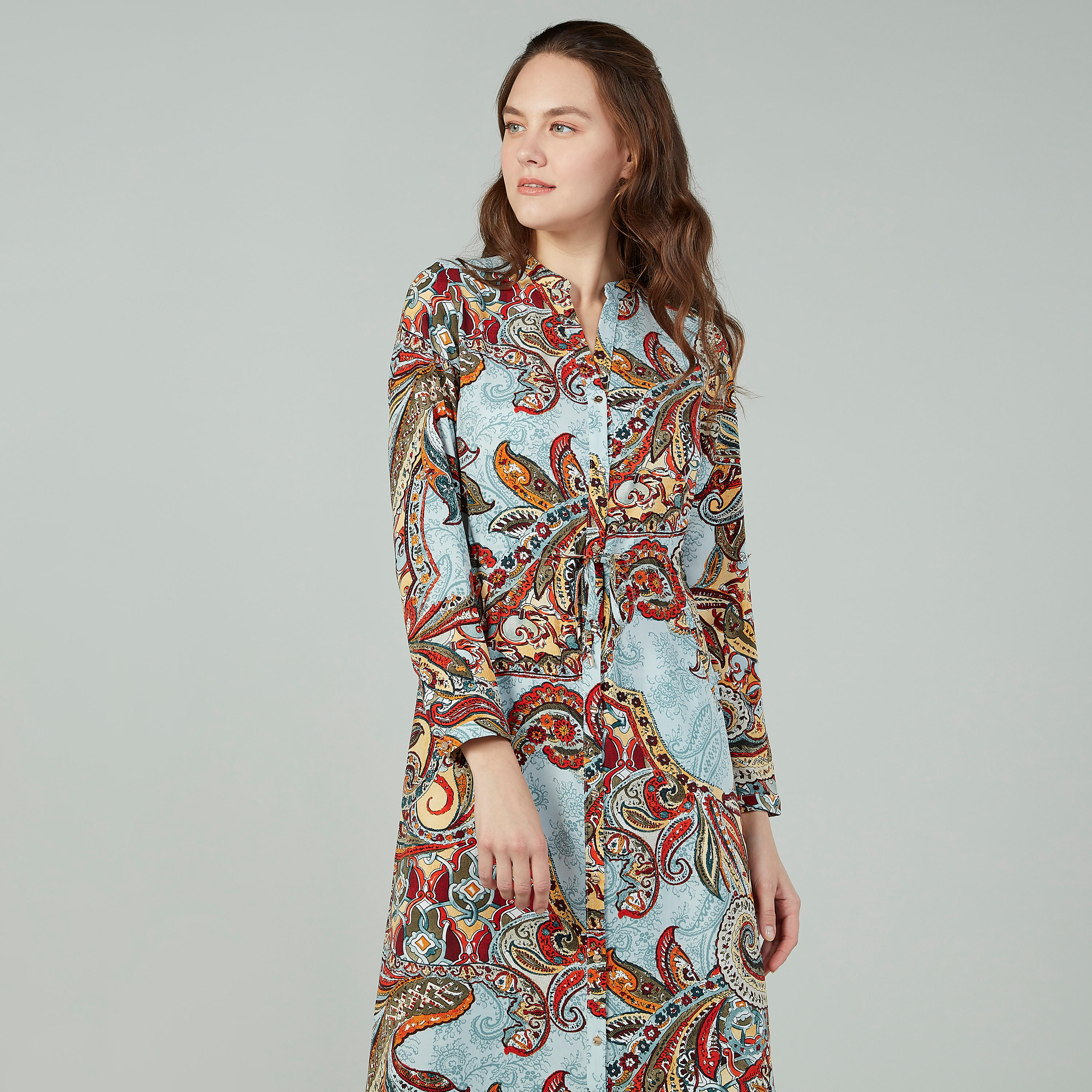 فستان طويل بياقة V وأكمام طويلة وطبعات بيزلي من آيكونيك-women-clothing-dresses-image-3