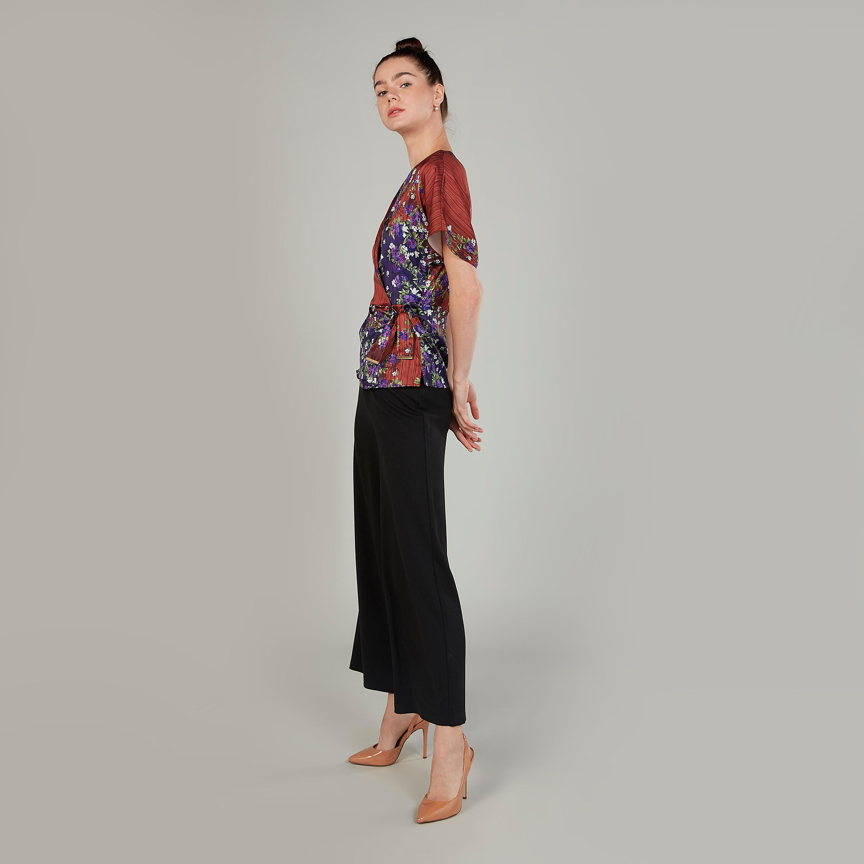 بلوزة بأكمام قصيرة وأربطة وطبعات من آيكونيك-women-clothing-shirtsandblouses-blouses-image-2
