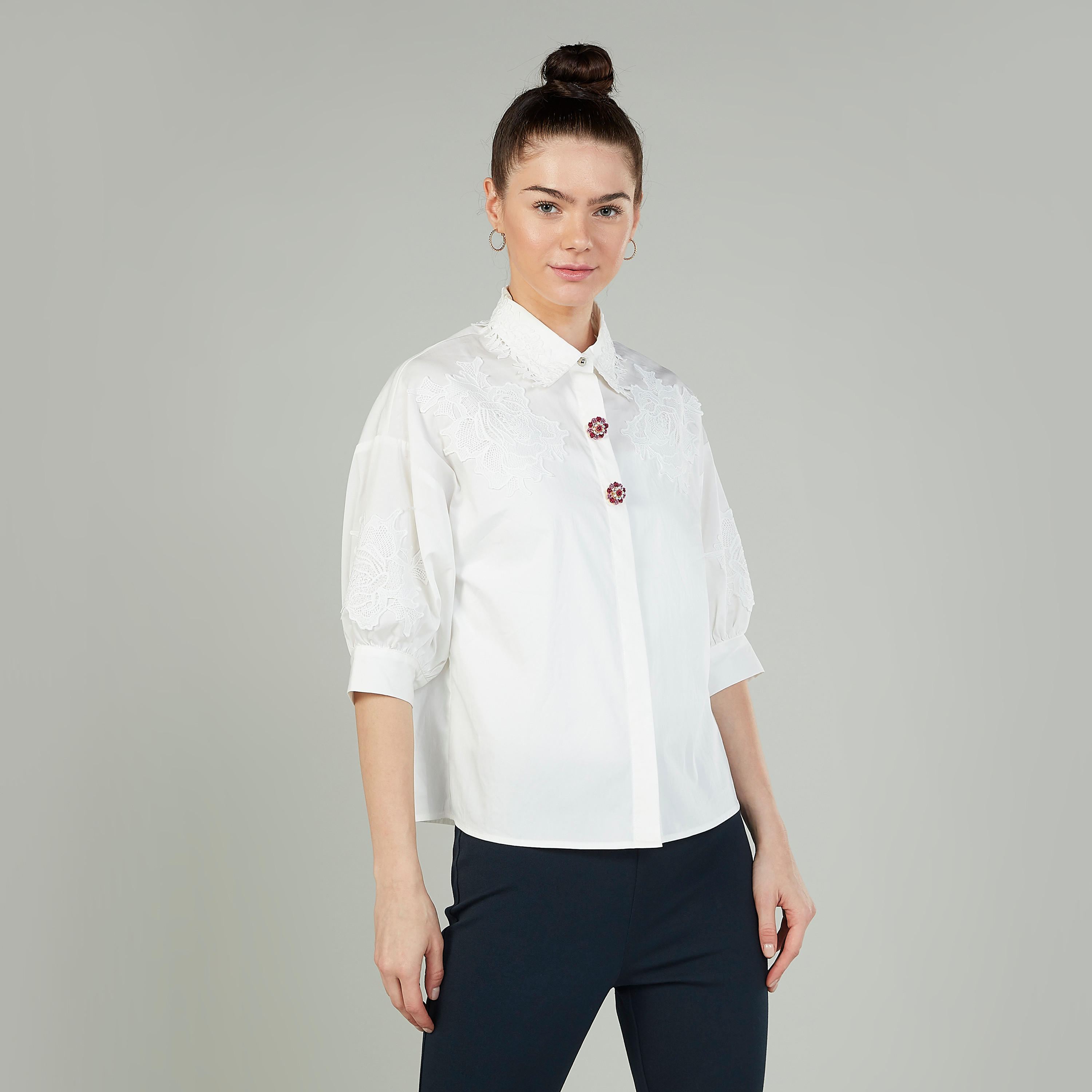 بلوزة بارزة الملمس بياقة عاديّة وأكمام قصيرة من آيكونيك-women-clothing-shirtsandblouses-blouses-image-1