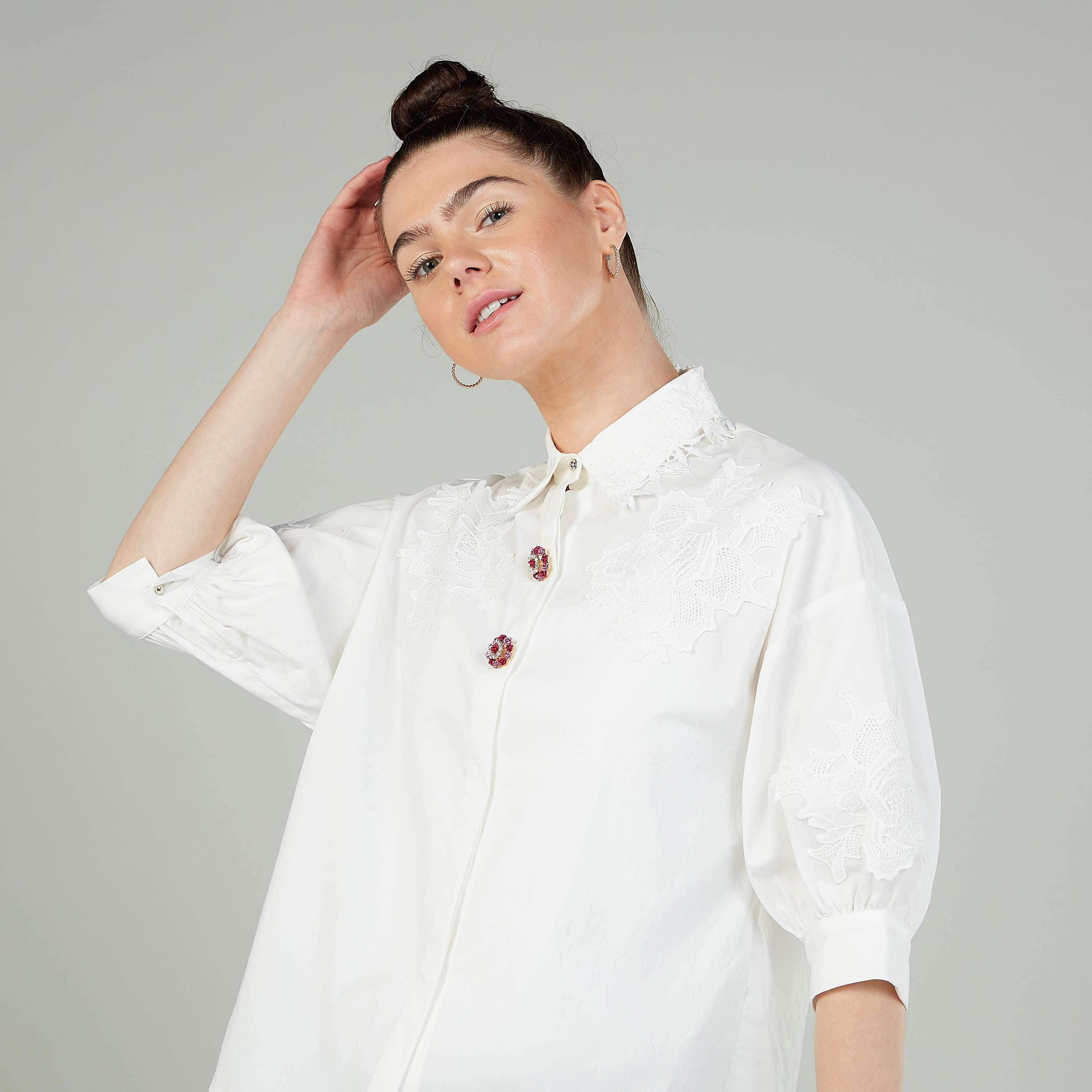 بلوزة بارزة الملمس بياقة عاديّة وأكمام قصيرة من آيكونيك-women-clothing-shirtsandblouses-blouses-image-3