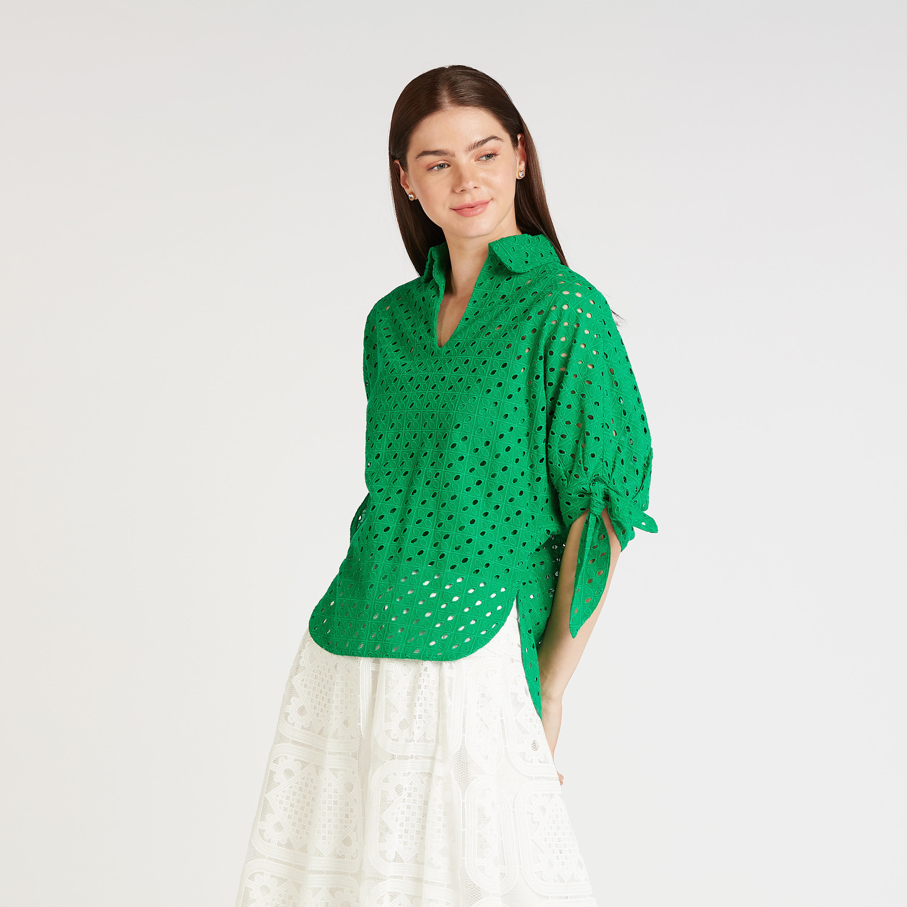 بلوزة شيفلي بياقة V وأكمام قصيرة من آيكونيك-women-clothing-shirtsandblouses-blouses-image-1