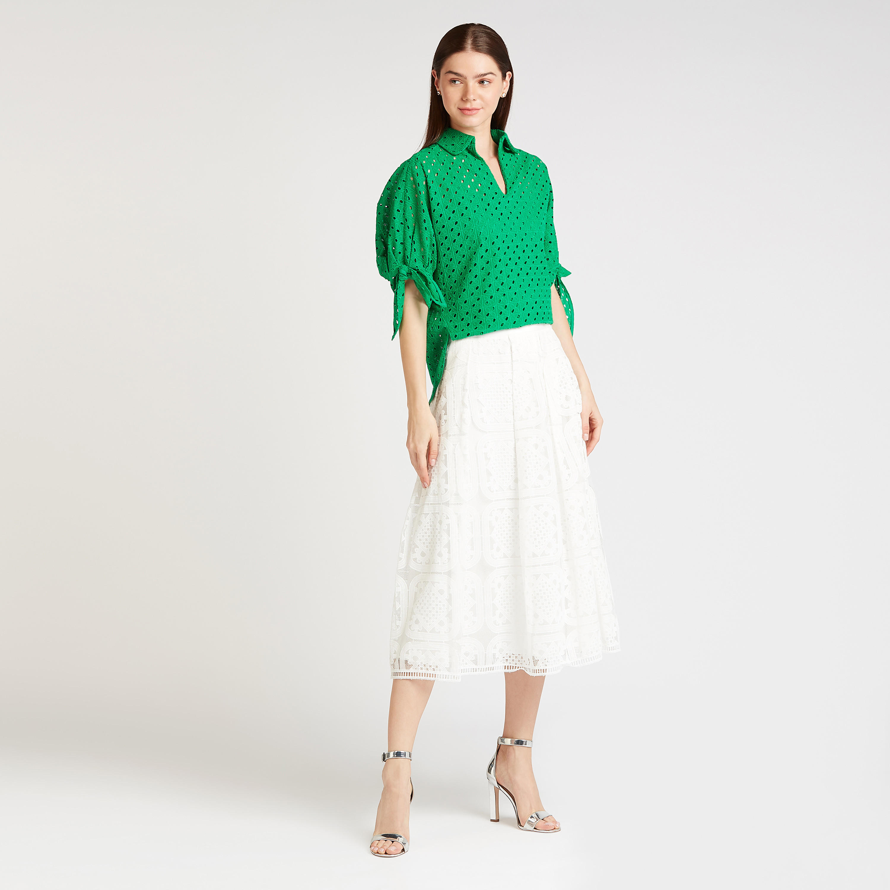 بلوزة شيفلي بياقة V وأكمام قصيرة من آيكونيك-women-clothing-shirtsandblouses-blouses-image-2