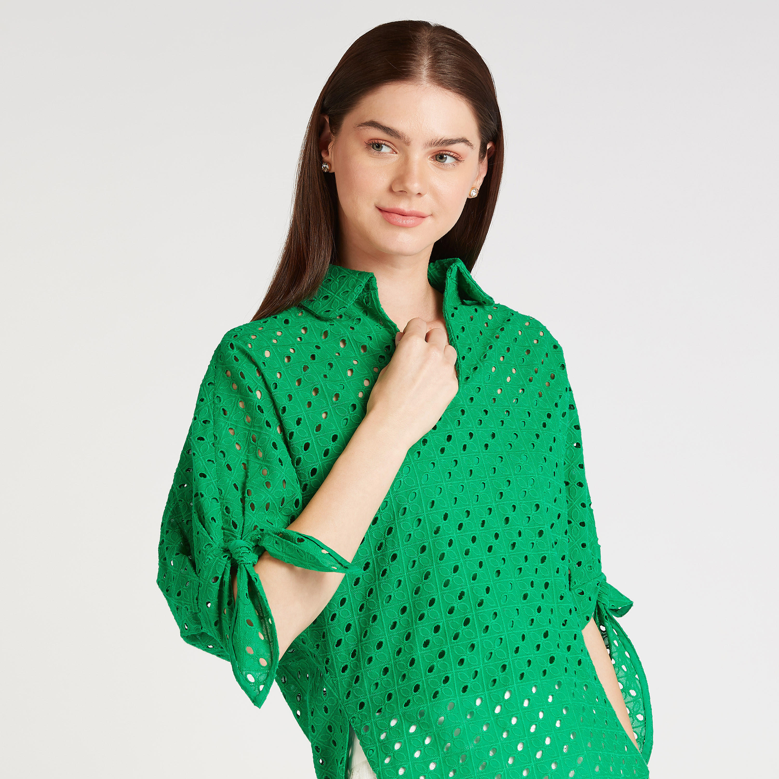 بلوزة شيفلي بياقة V وأكمام قصيرة من آيكونيك-women-clothing-shirtsandblouses-blouses-image-3