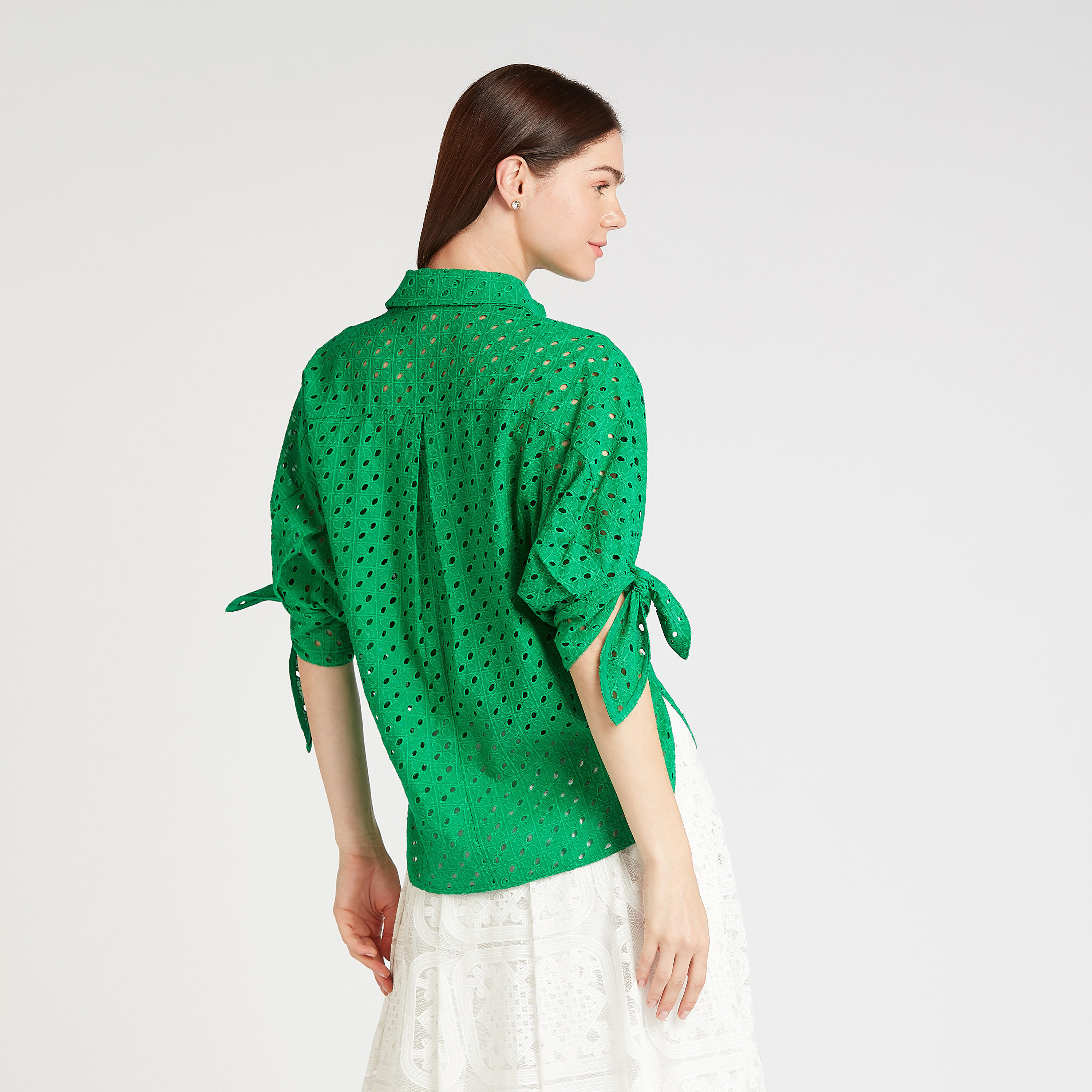 بلوزة شيفلي بياقة V وأكمام قصيرة من آيكونيك-women-clothing-shirtsandblouses-blouses-image-4