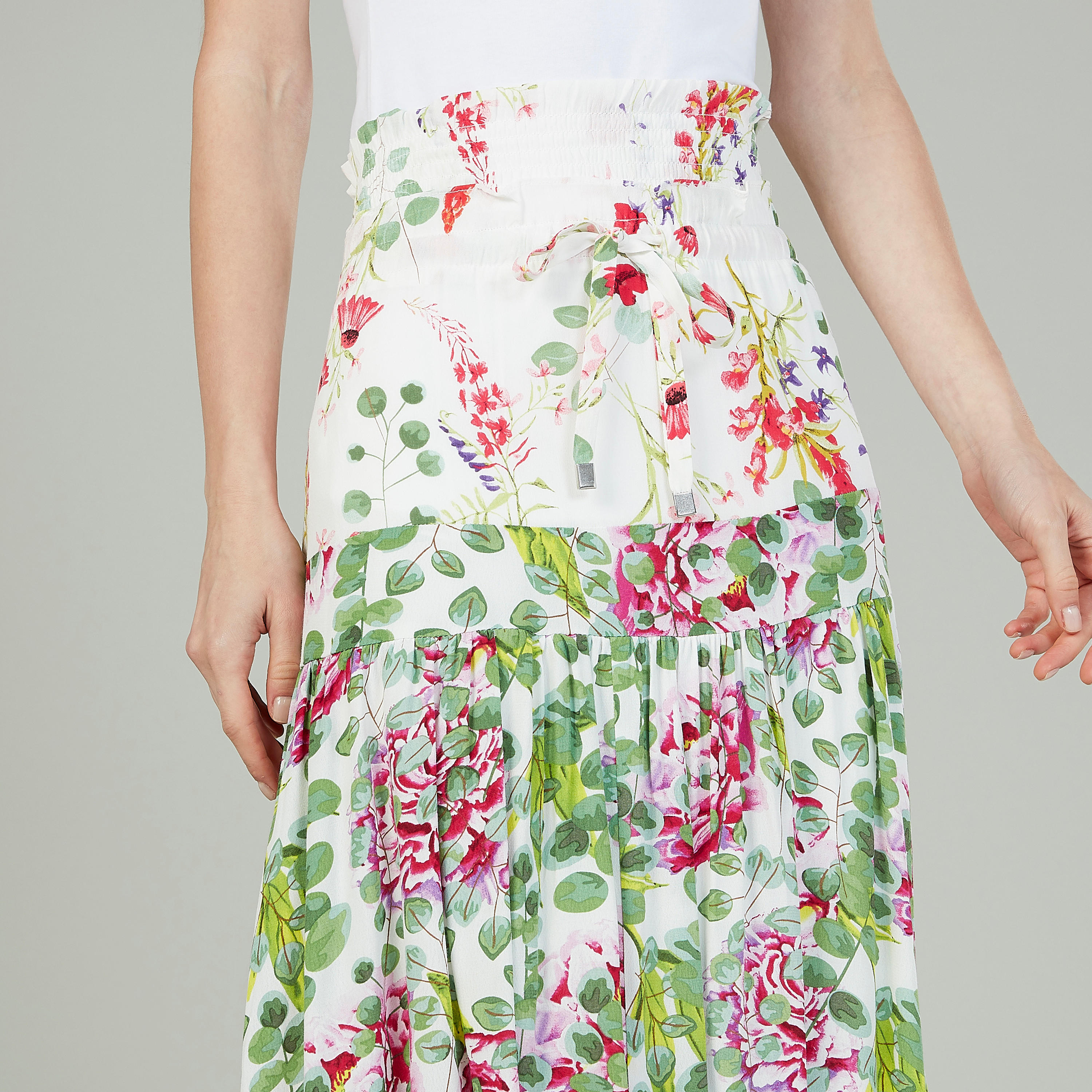 تنورة إيه لاين متوسطة الطول بخصر مطّاطي وطبعات زهرية من آيكونيك-women-clothing-bottoms-skirts-image-3