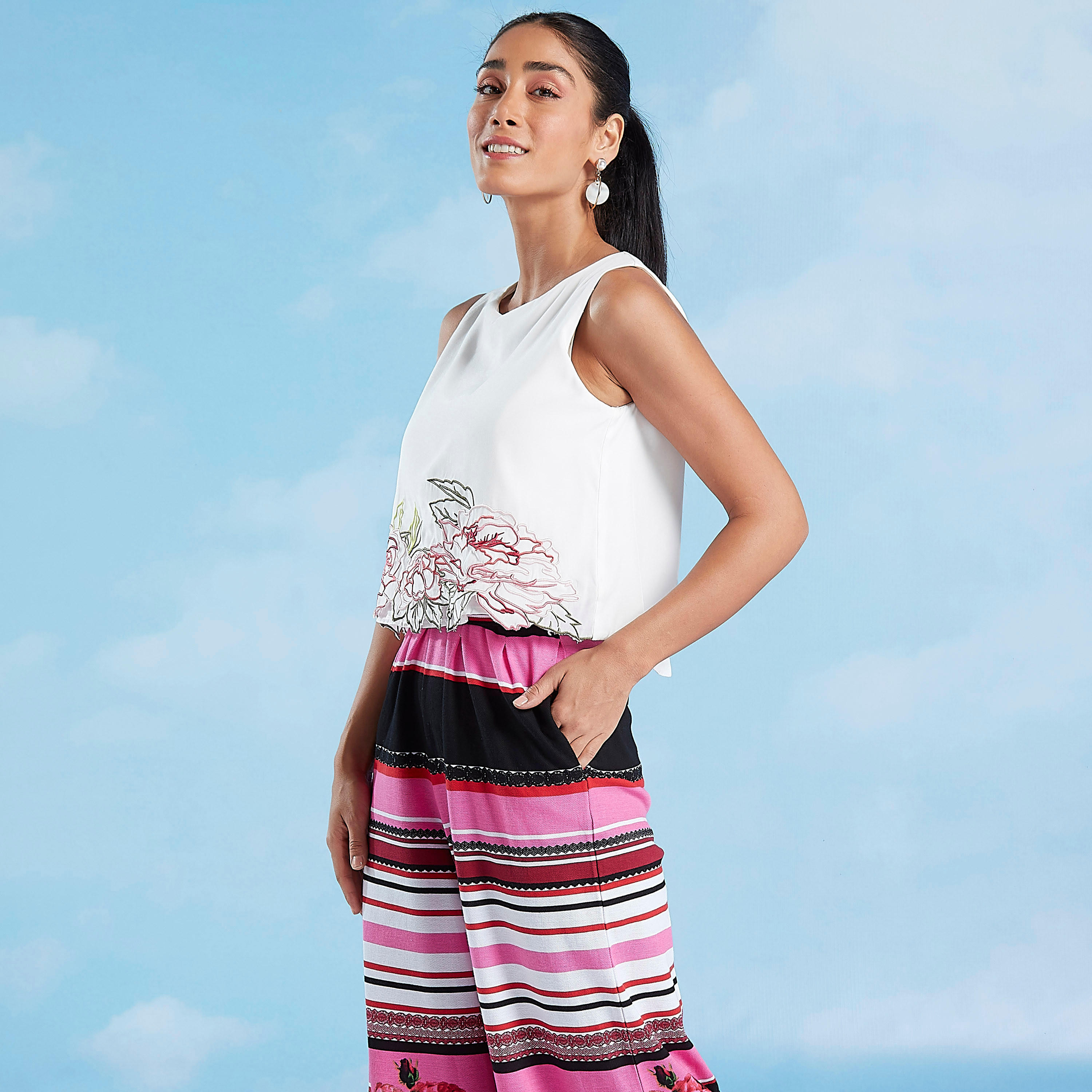 أفرول مزخرف مخطط بتفاصيل جيوب من آيكونيك-women-clothing-jumpsuits-image-1
