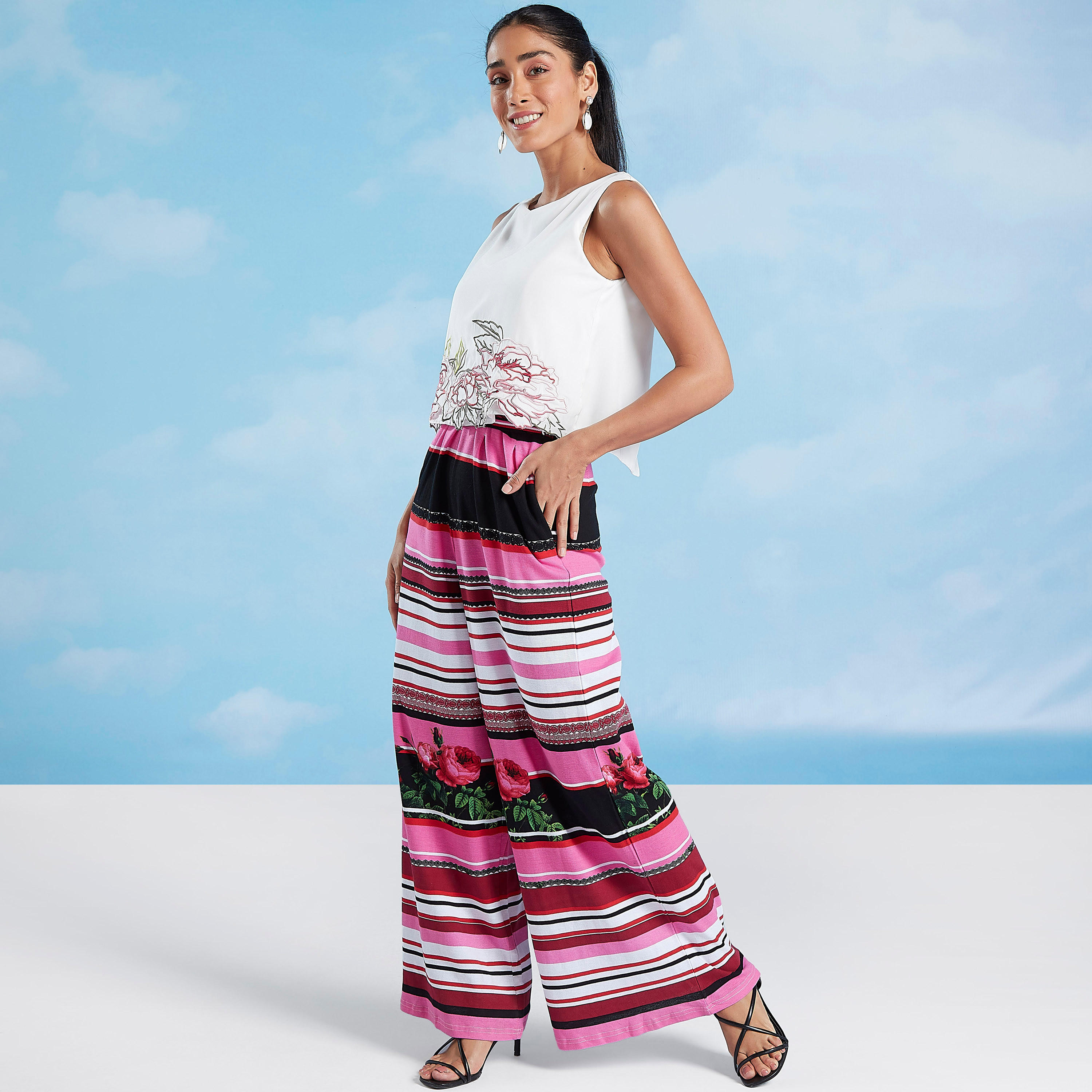 أفرول مزخرف مخطط بتفاصيل جيوب من آيكونيك-women-clothing-jumpsuits-image-2