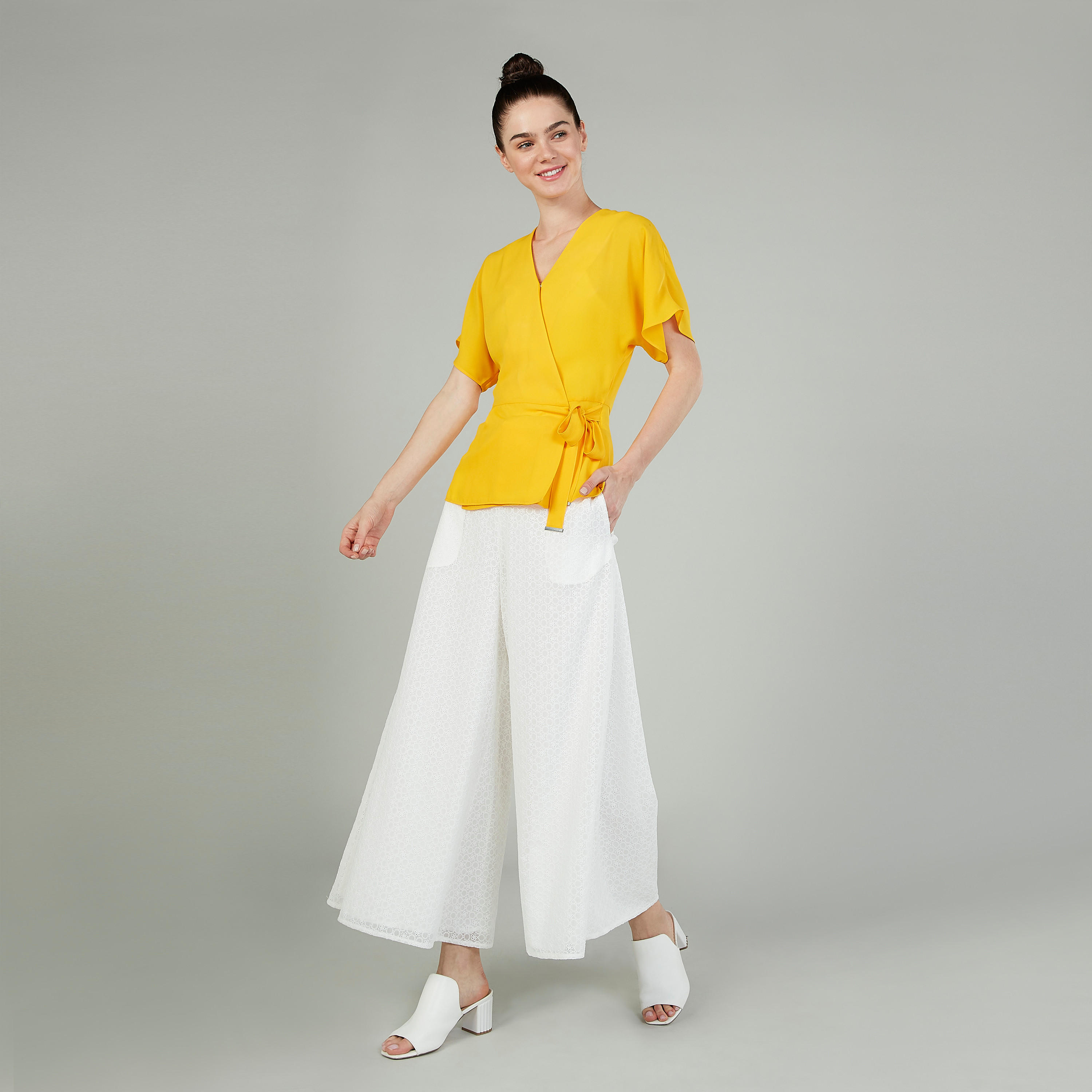 بنطلون بلازو بارز الملمس بتفاصيل جيوب وأربطة من آيكونيك-women-clothing-bottoms-trousers-image-2