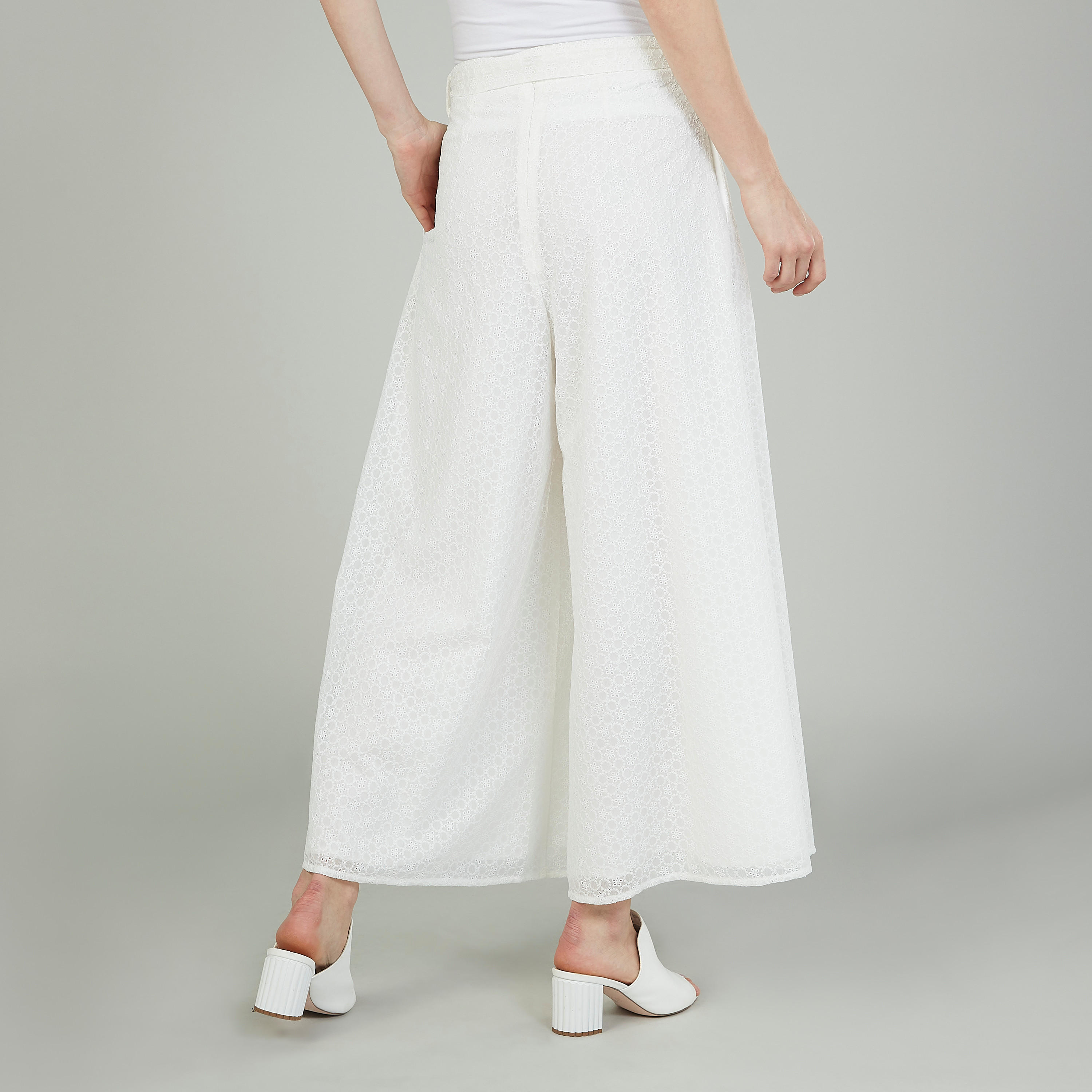 بنطلون بلازو بارز الملمس بتفاصيل جيوب وأربطة من آيكونيك-women-clothing-bottoms-trousers-image-4