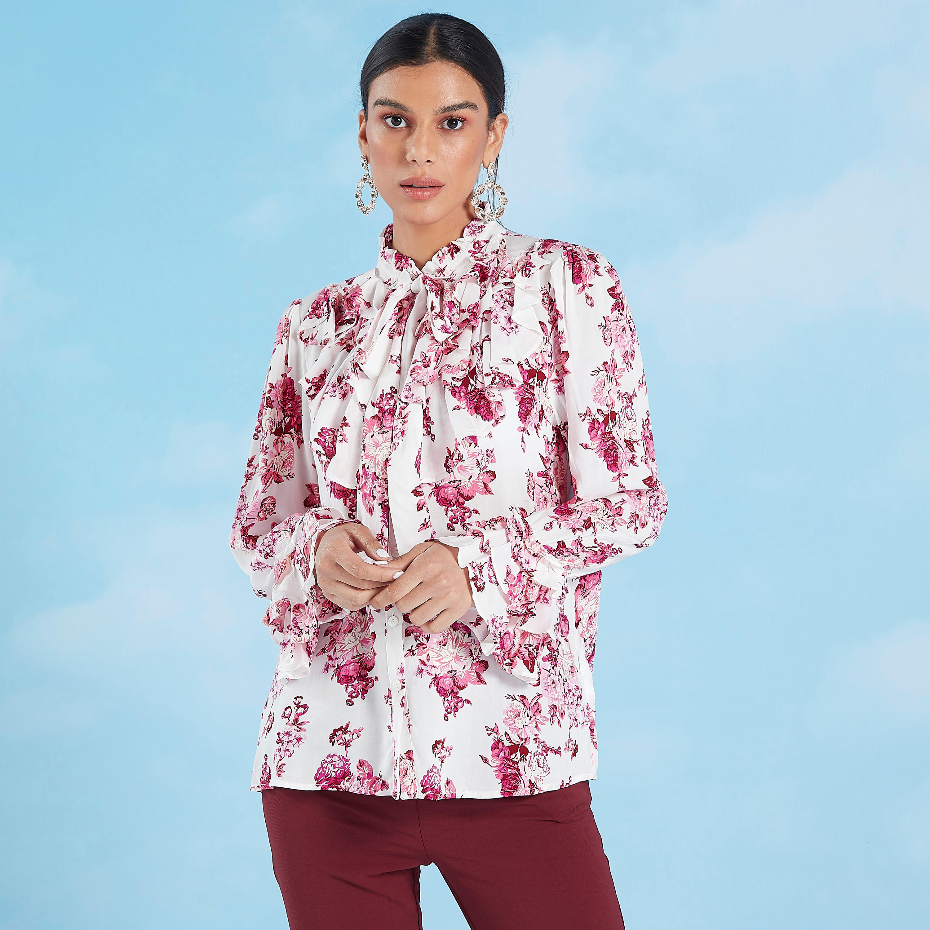 بلوزة بأكمام واسعة وطبعات زهرية وربطة عنق من أيكونيك-women-clothing-shirtsandblouses-blouses-image-1