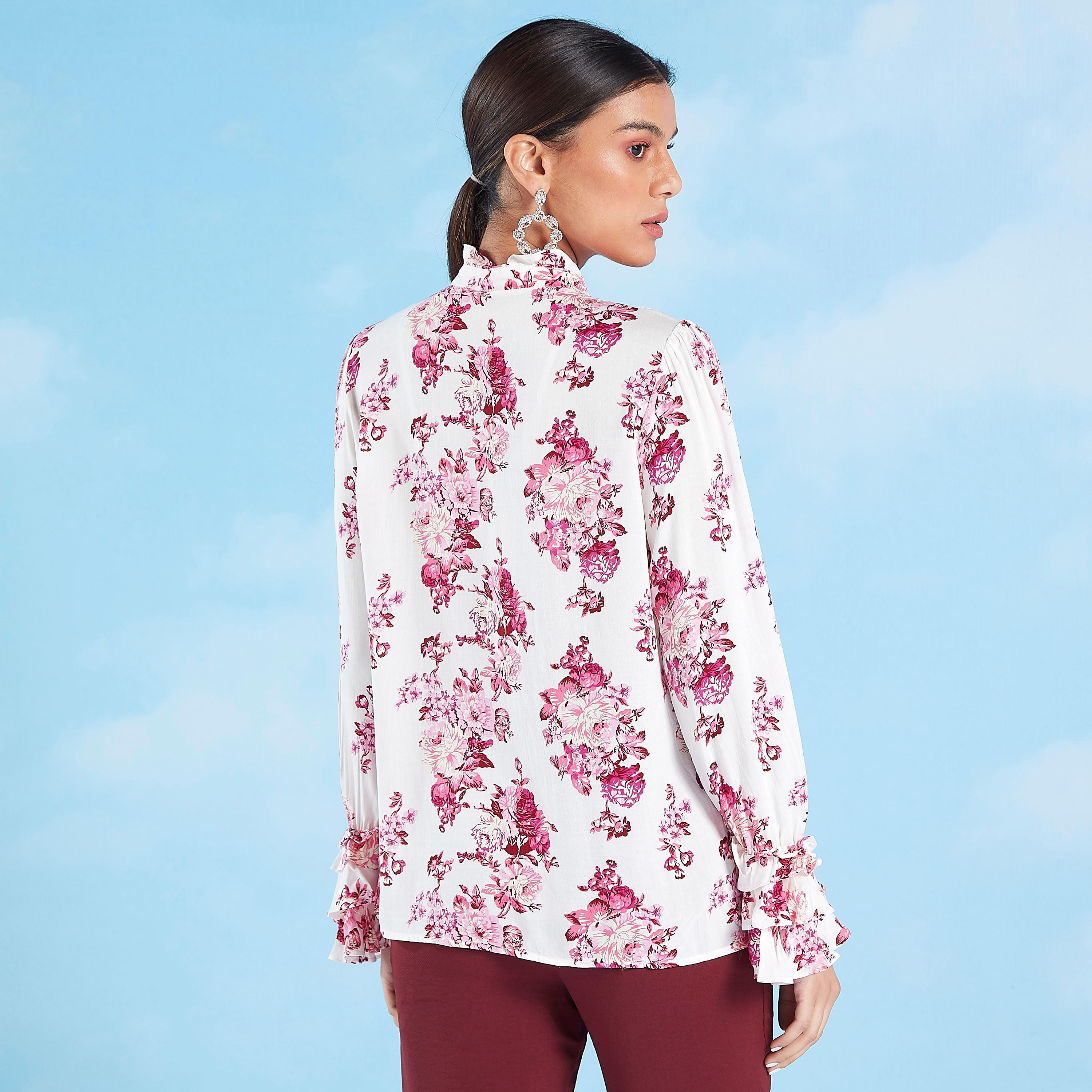 بلوزة بأكمام واسعة وطبعات زهرية وربطة عنق من أيكونيك-women-clothing-shirtsandblouses-blouses-image-4