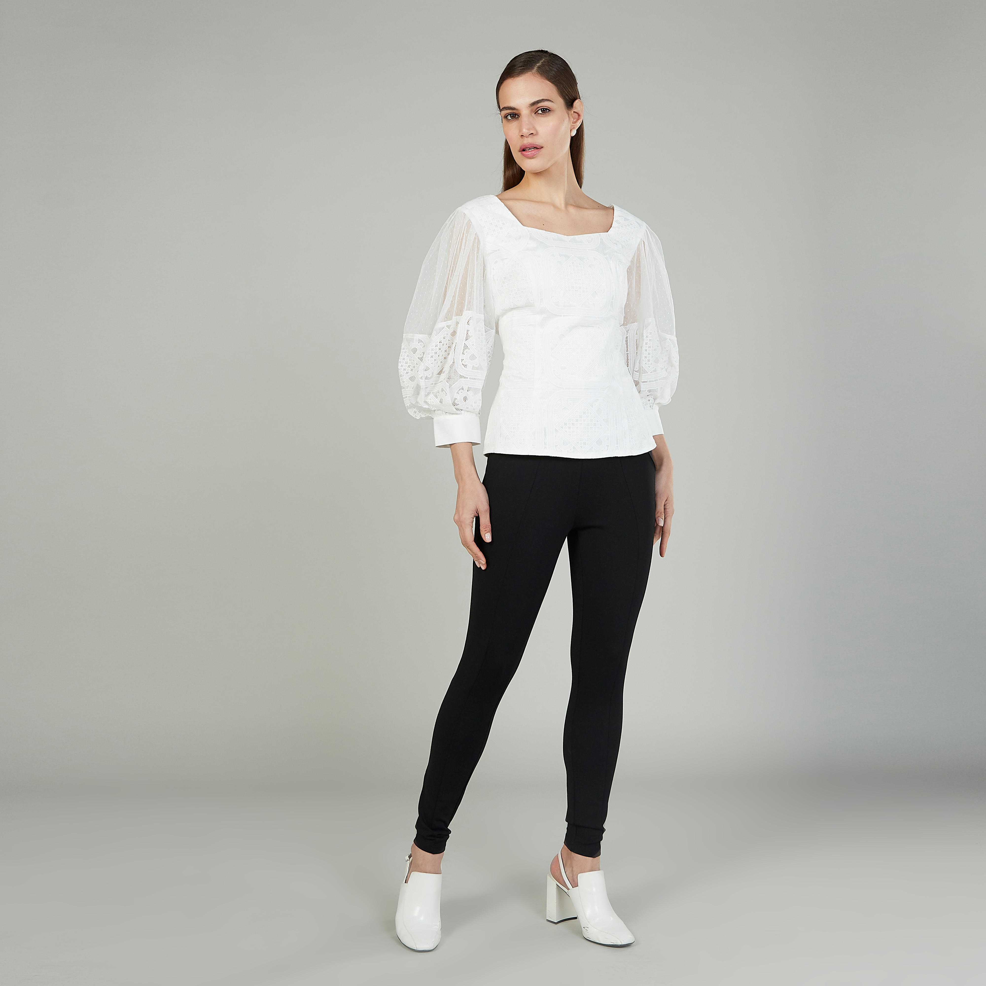 بلوزة بارزة الملمس بياقة قارب وأكمام 3/4 من آيكونيك-women-clothing-shirtsandblouses-blouses-image-2