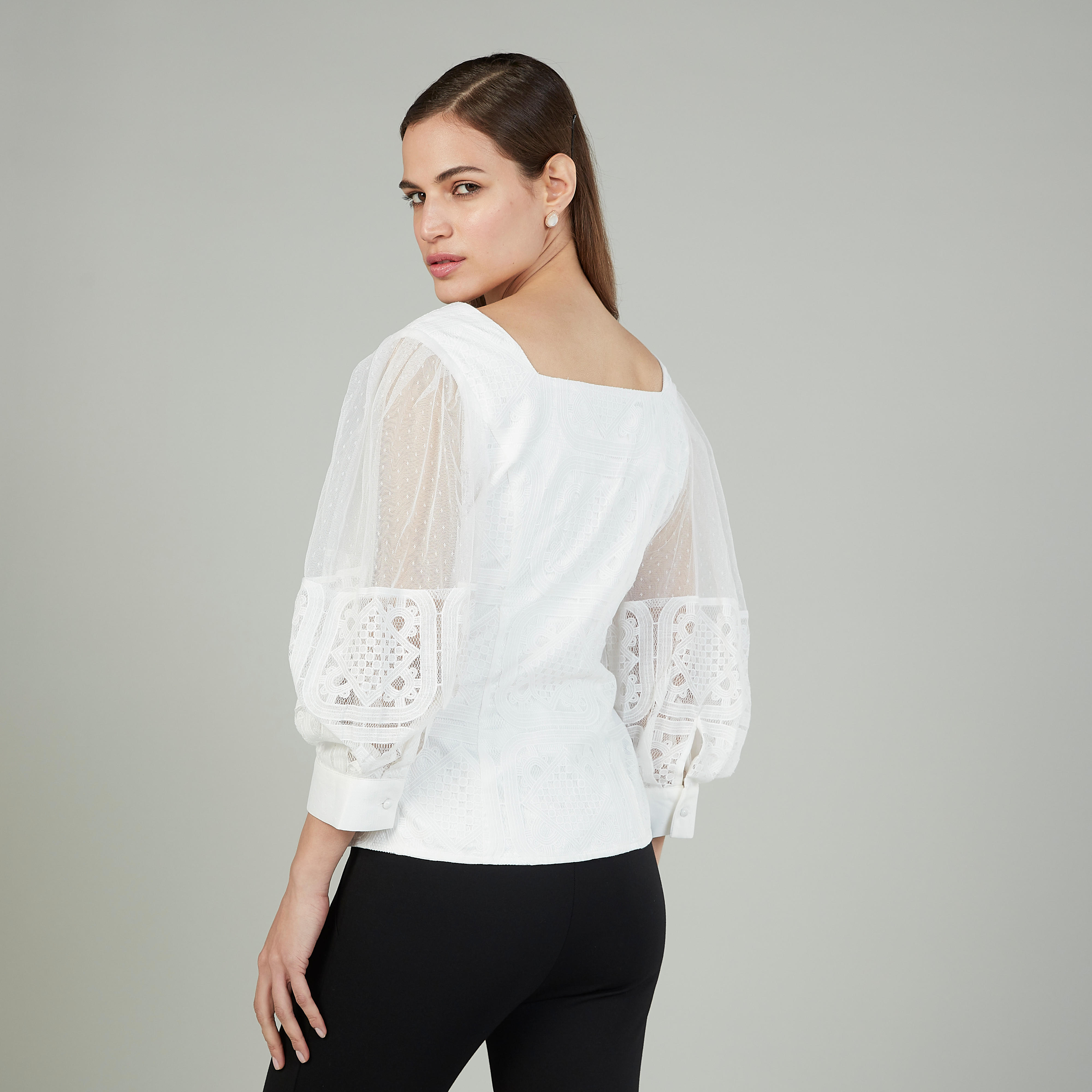بلوزة بارزة الملمس بياقة قارب وأكمام 3/4 من آيكونيك-women-clothing-shirtsandblouses-blouses-image-4