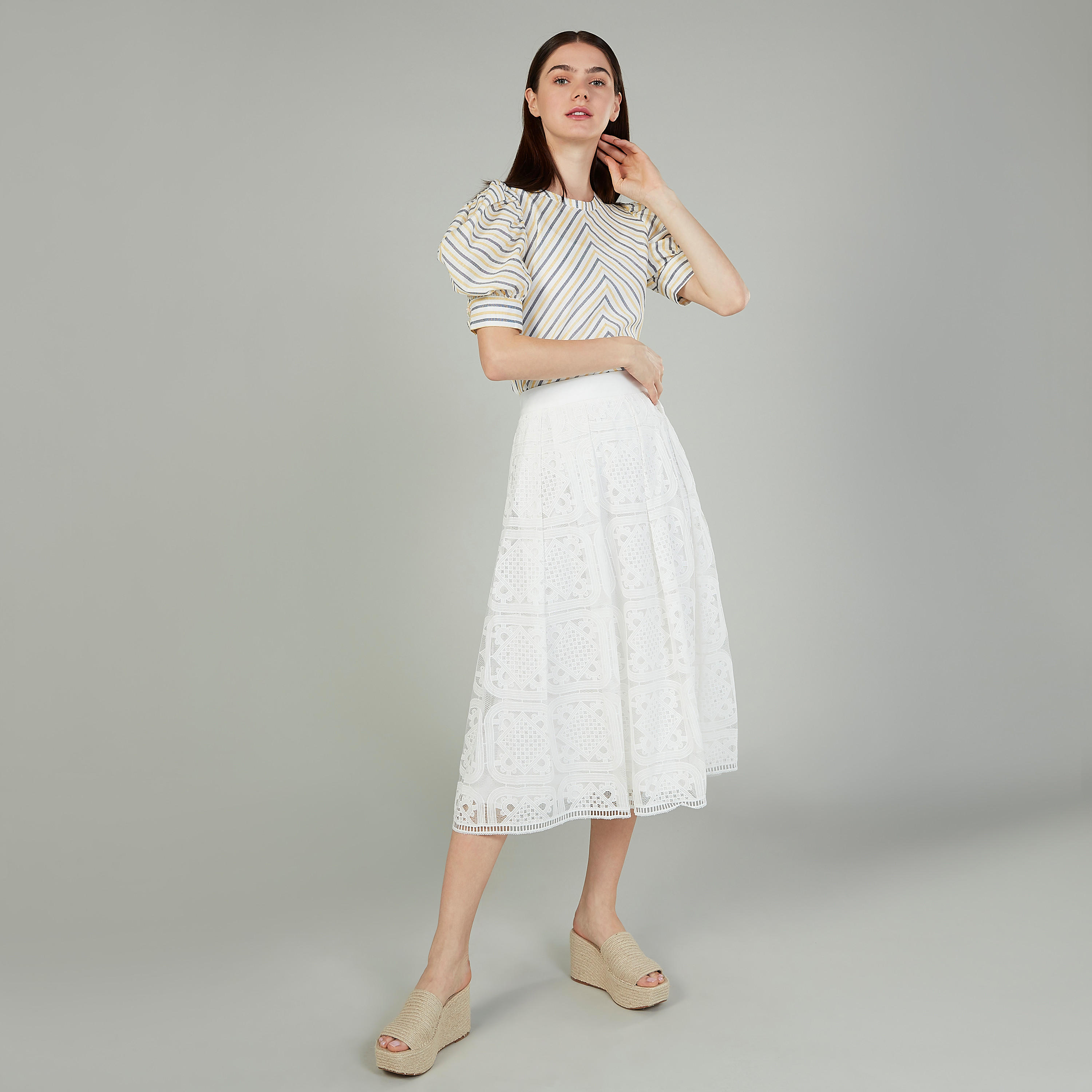 تنورة إيه لاين متوسطة الطول بخصر مطّاطي وتفاصيل دانتيل من بوسيني-women-clothing-bottoms-skirts-image-2