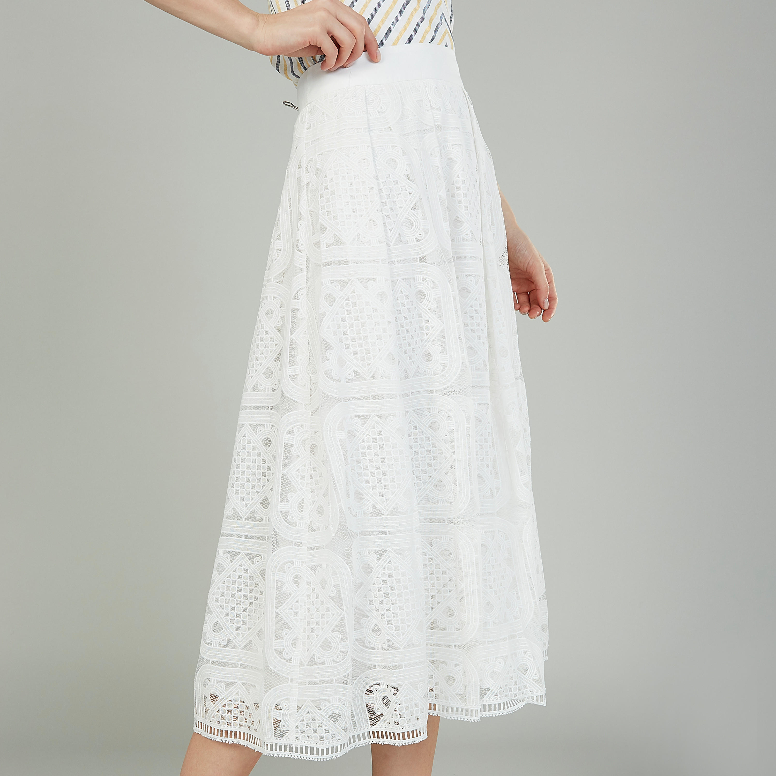 تنورة إيه لاين متوسطة الطول بخصر مطّاطي وتفاصيل دانتيل من بوسيني-women-clothing-bottoms-skirts-image-3