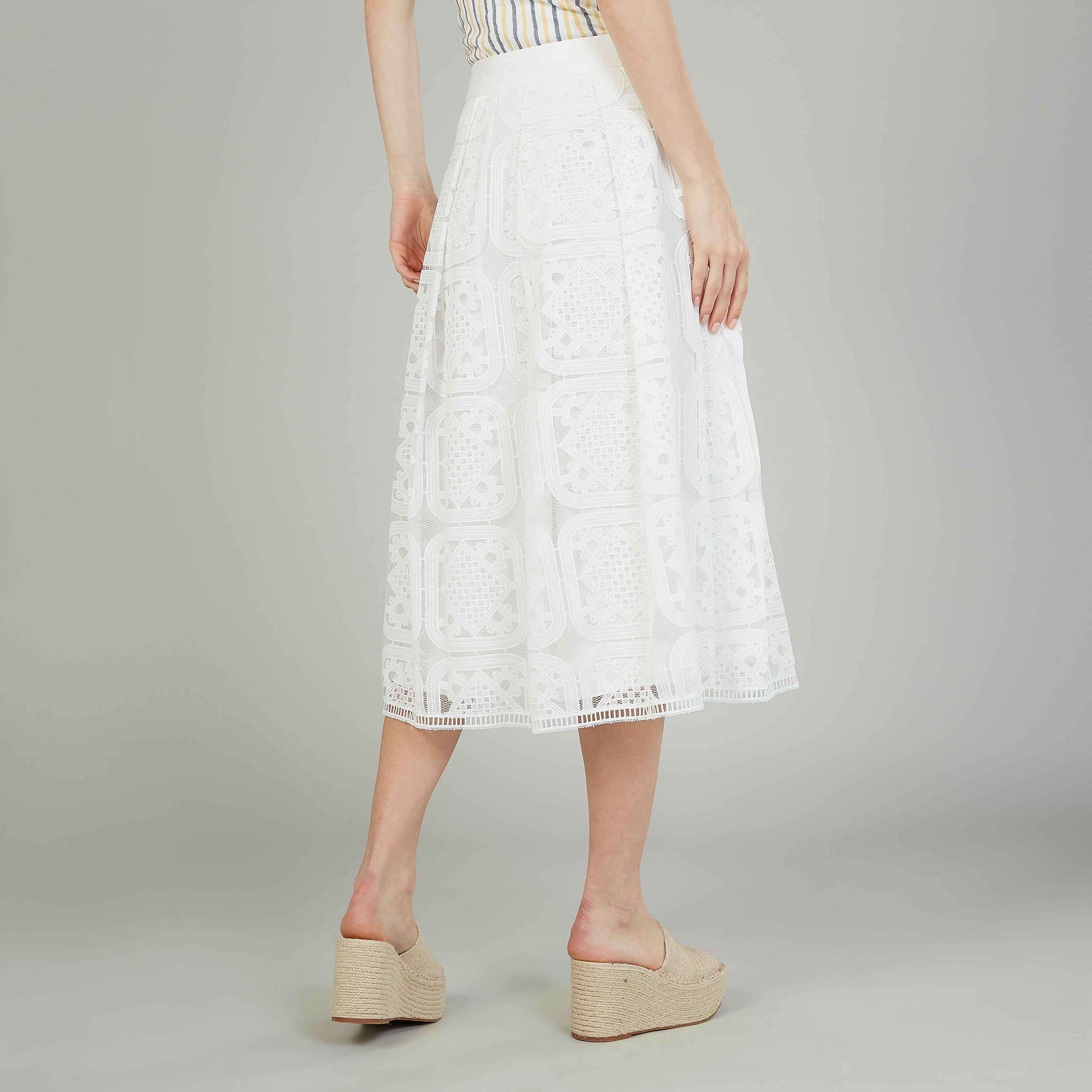 تنورة إيه لاين متوسطة الطول بخصر مطّاطي وتفاصيل دانتيل من بوسيني-women-clothing-bottoms-skirts-image-4