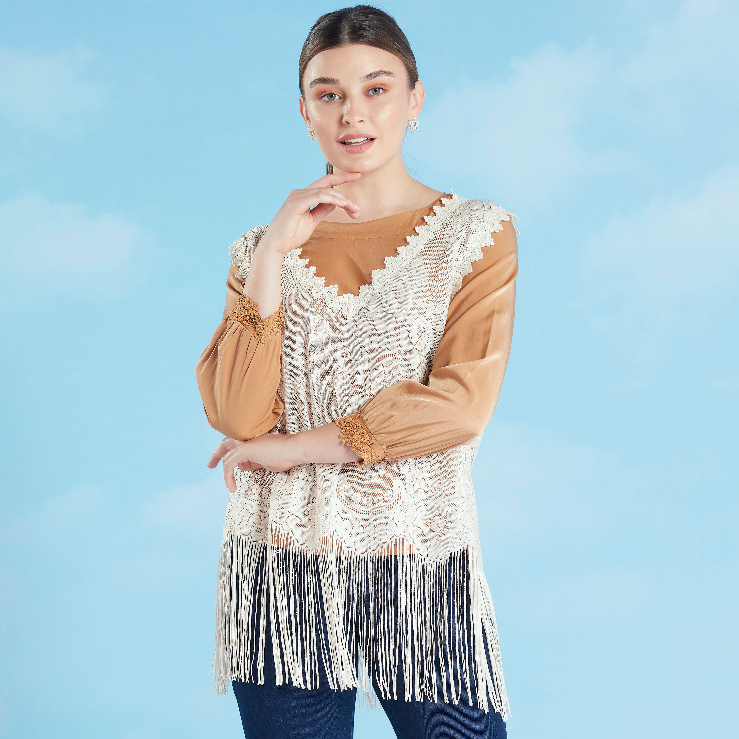 بلوزة دانتيل بياقة مستديرة وشراشيب من آيكونيك-women-clothing-shirtsandblouses-blouses-image-1