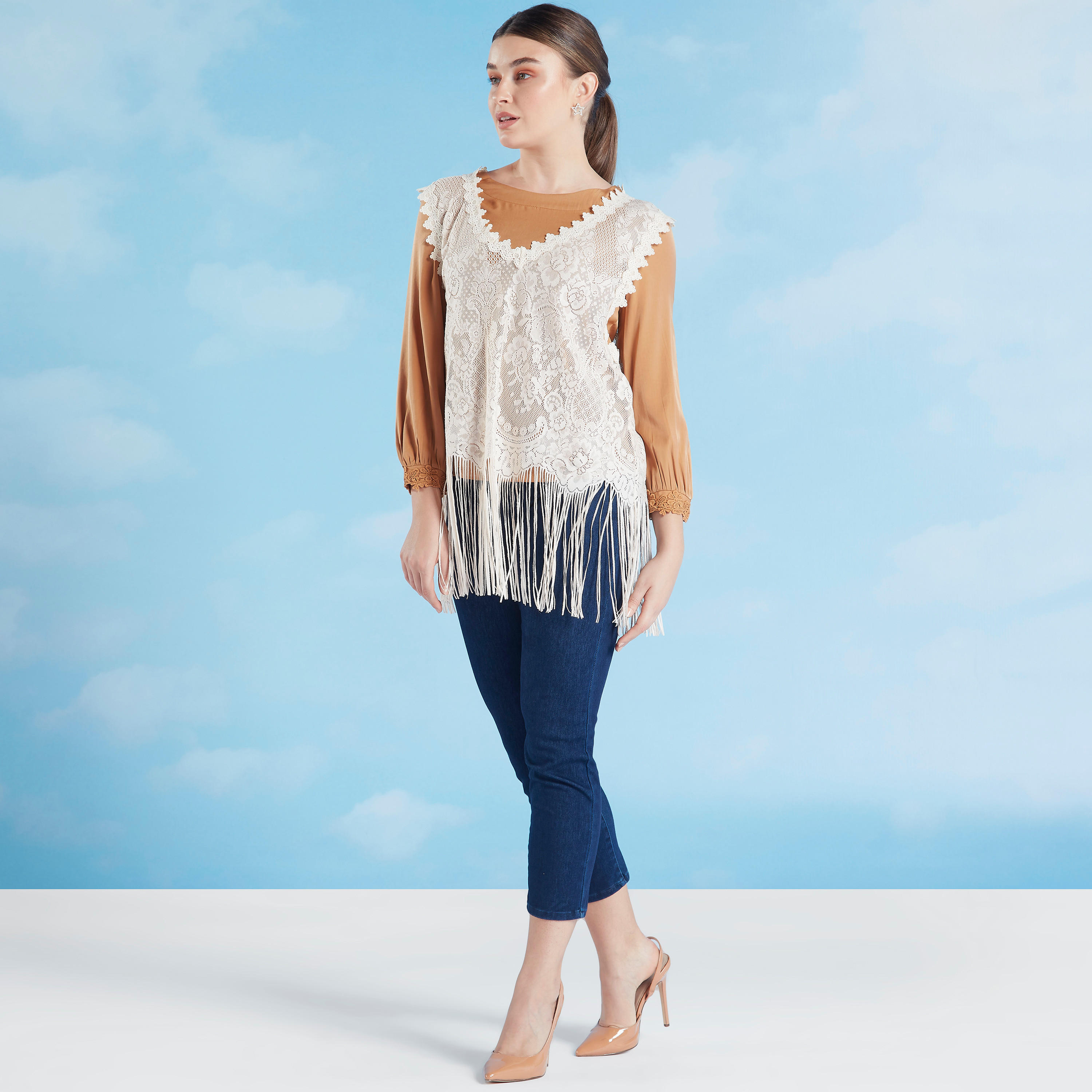 بلوزة دانتيل بياقة مستديرة وشراشيب من آيكونيك-women-clothing-shirtsandblouses-blouses-image-2