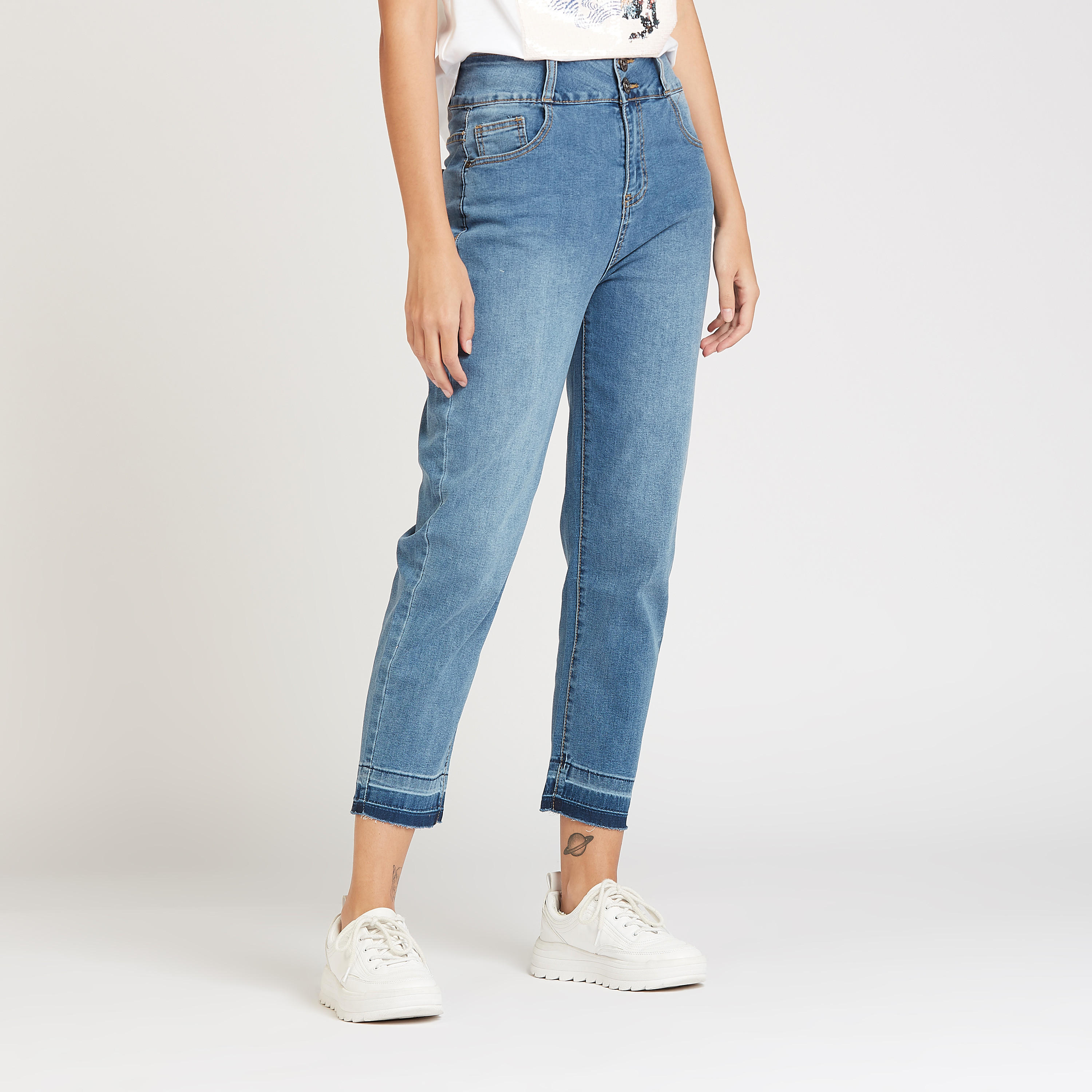 بنطلون جينز قصير واسع مع تفاصيل جيوب وخصر مرتفع من آيكونيك-women-clothing-bottoms-jeans-image-1