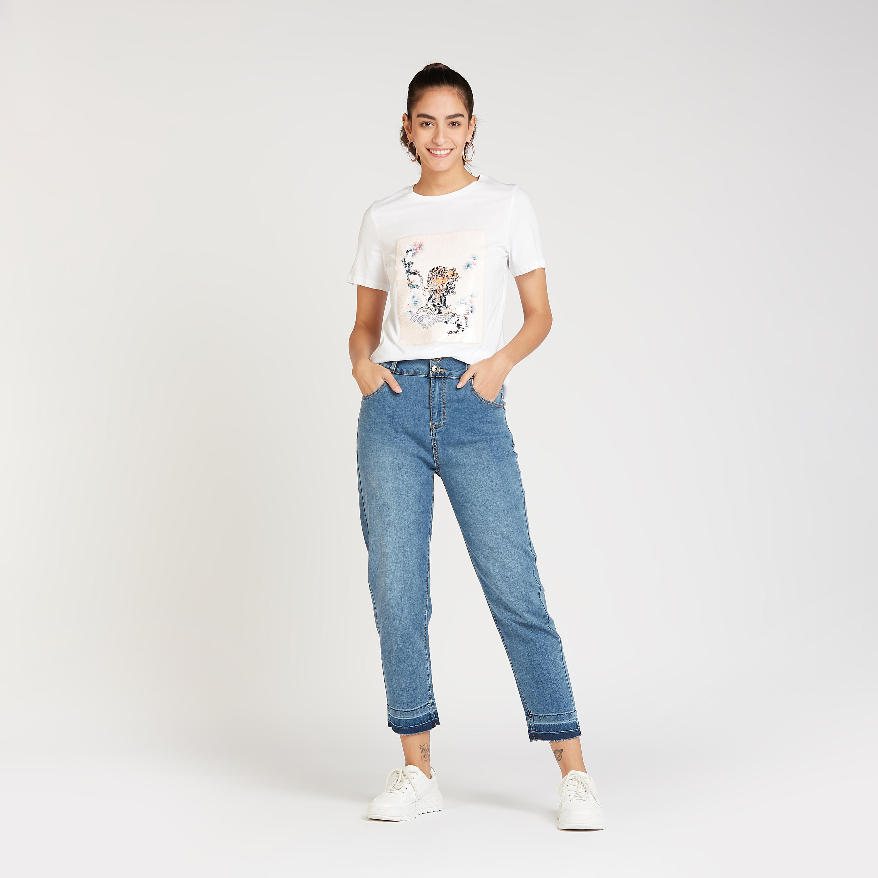 بنطلون جينز قصير واسع مع تفاصيل جيوب وخصر مرتفع من آيكونيك-women-clothing-bottoms-jeans-image-2