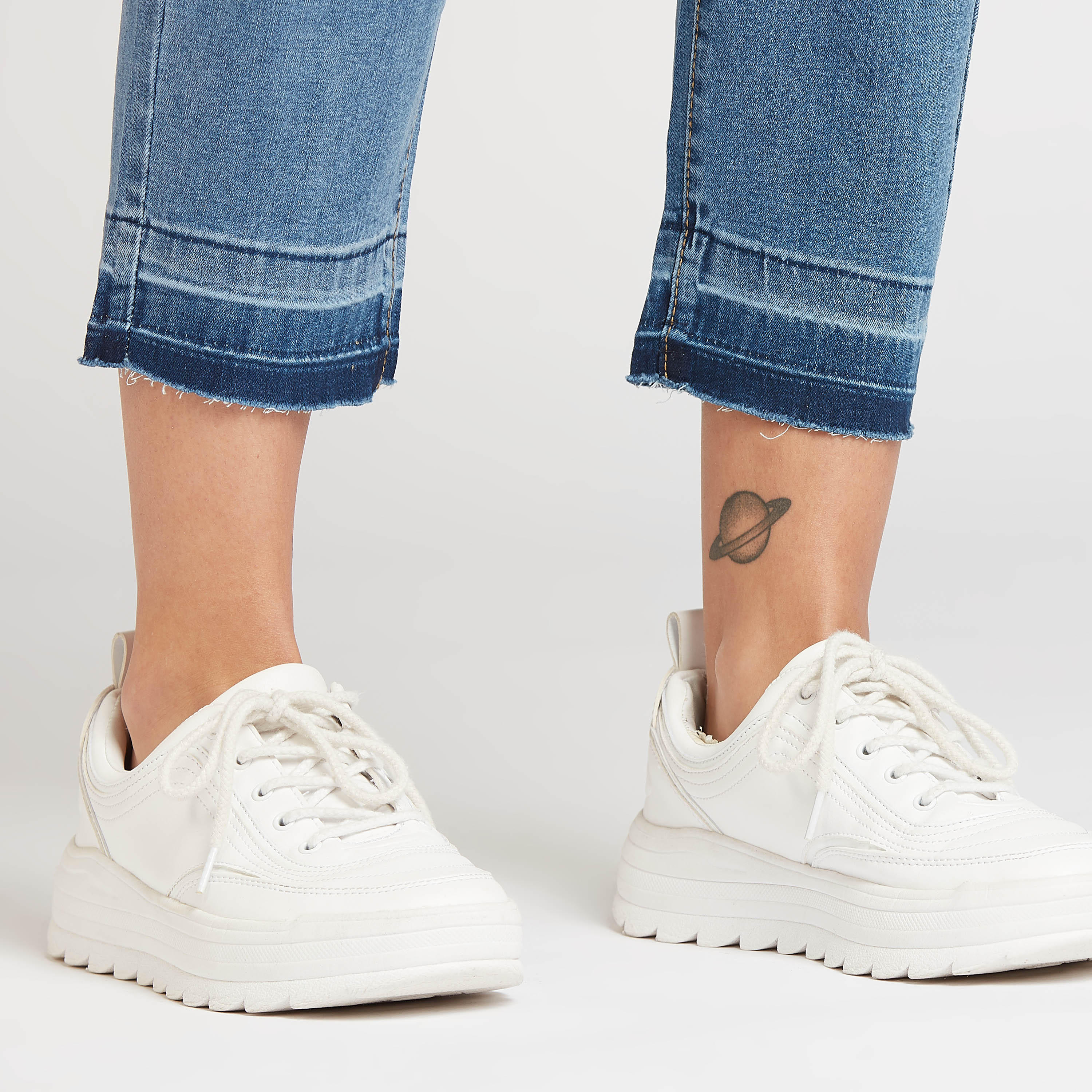 بنطلون جينز قصير واسع مع تفاصيل جيوب وخصر مرتفع من آيكونيك-women-clothing-bottoms-jeans-image-3