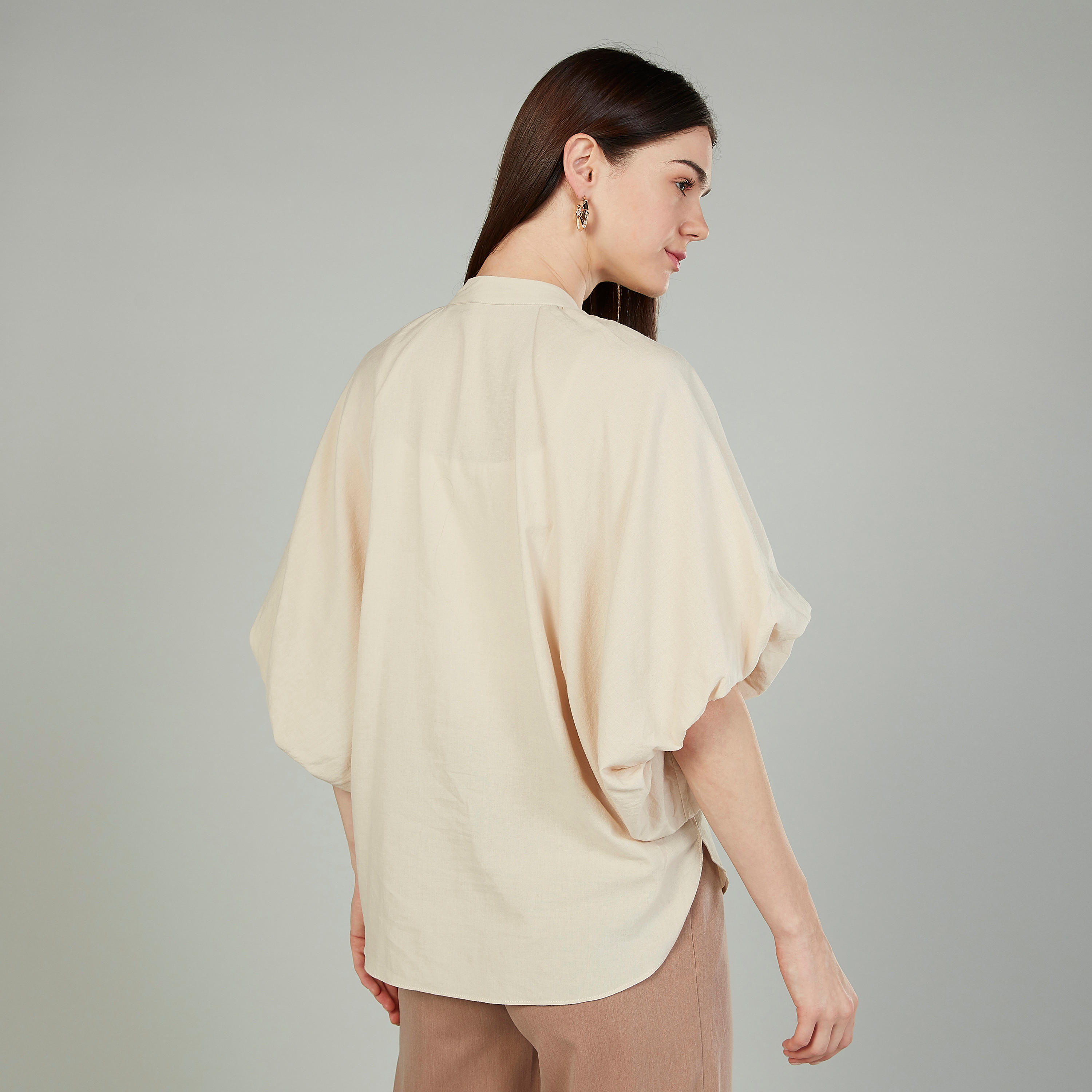 بلوزة سادة بياقة ماندارين وأكمام 3/4 من آيكونيك-women-clothing-shirtsandblouses-blouses-image-4