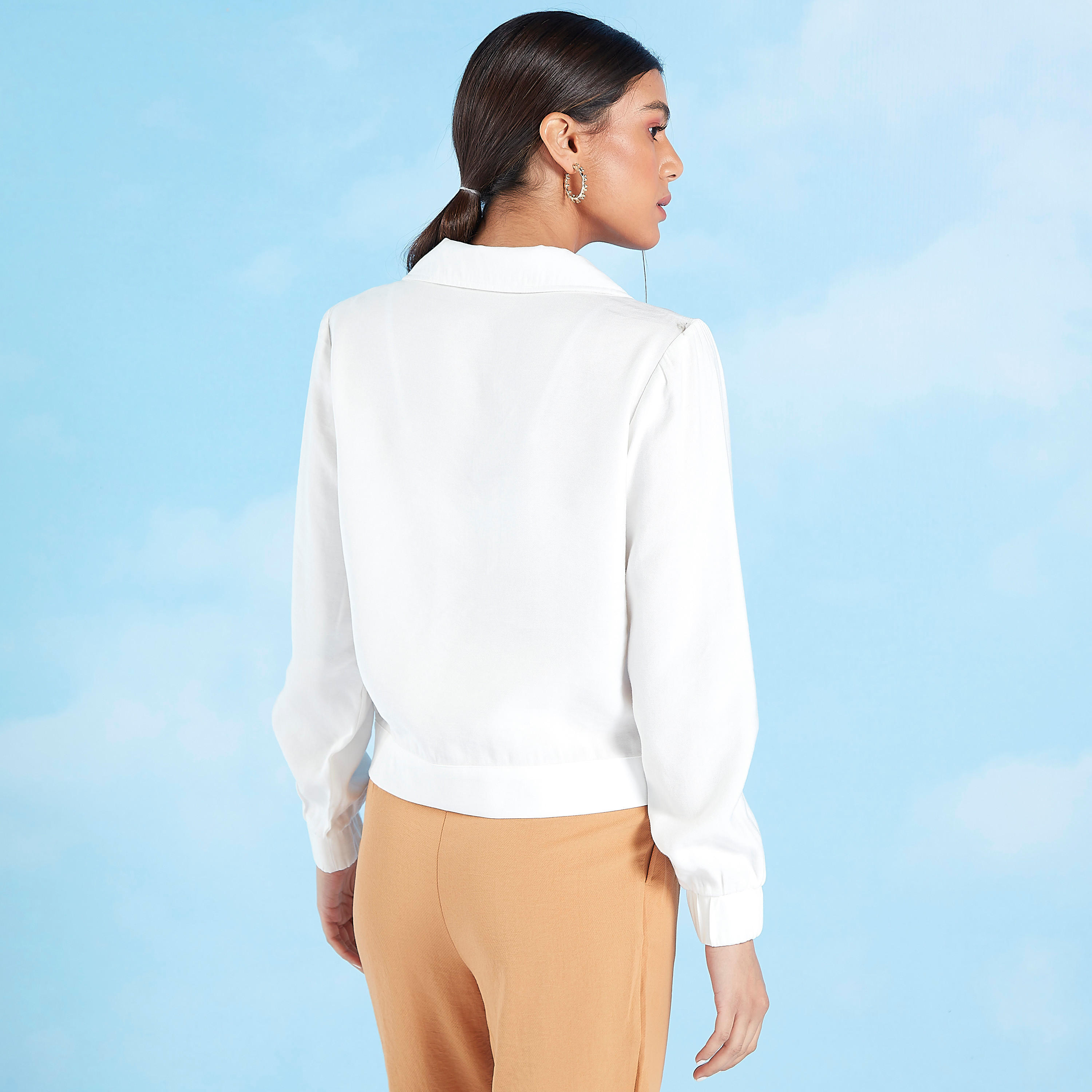 جاكيت سادة بأكمام طويلة وجيوب بطيّة من آيكونيك-women-winterwear-coatsandjackets-jackets-image-4