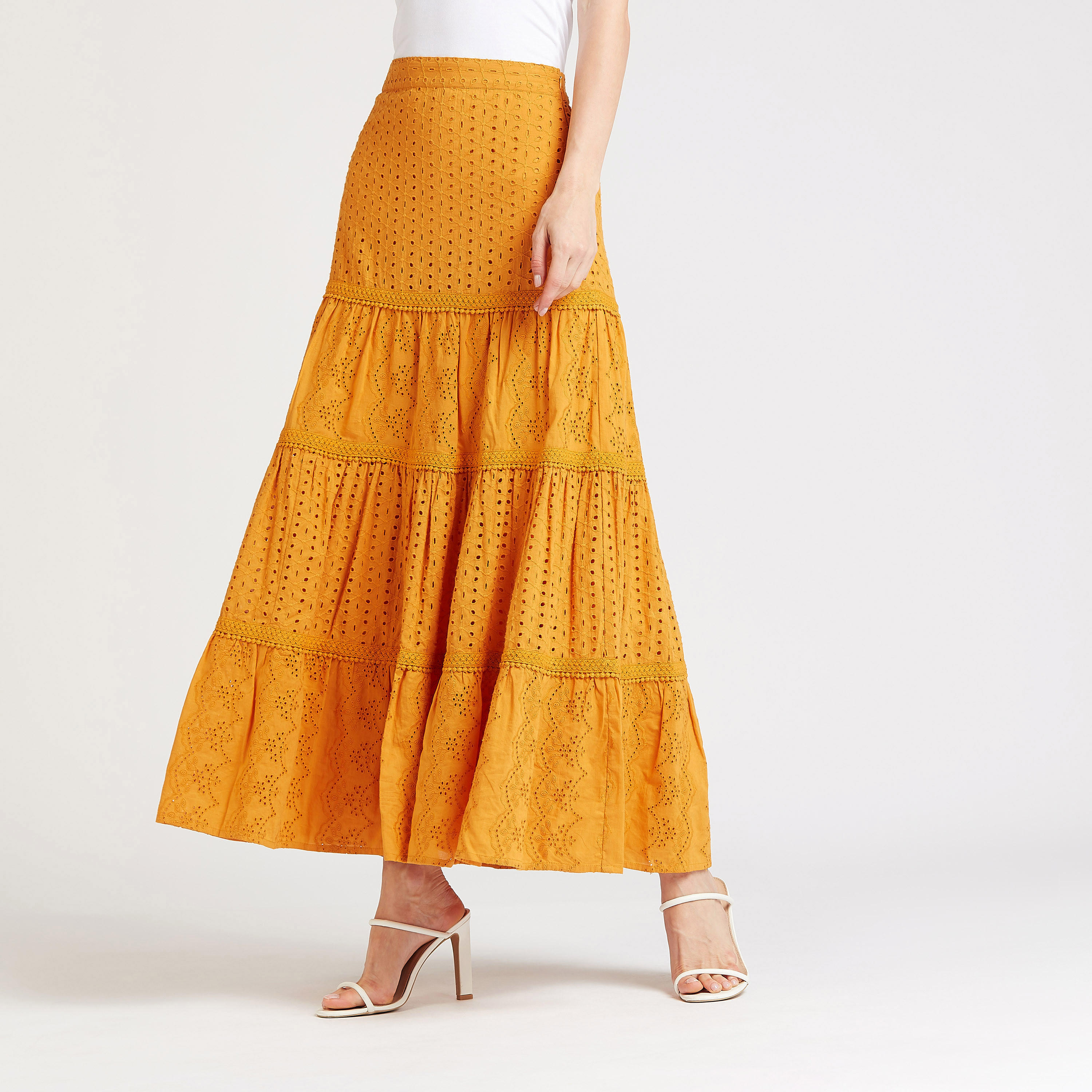 تنورة طويلة بخصر مطّاطي وتفاصيل شيفلي من آيكونيك-women-clothing-bottoms-skirts-image-1