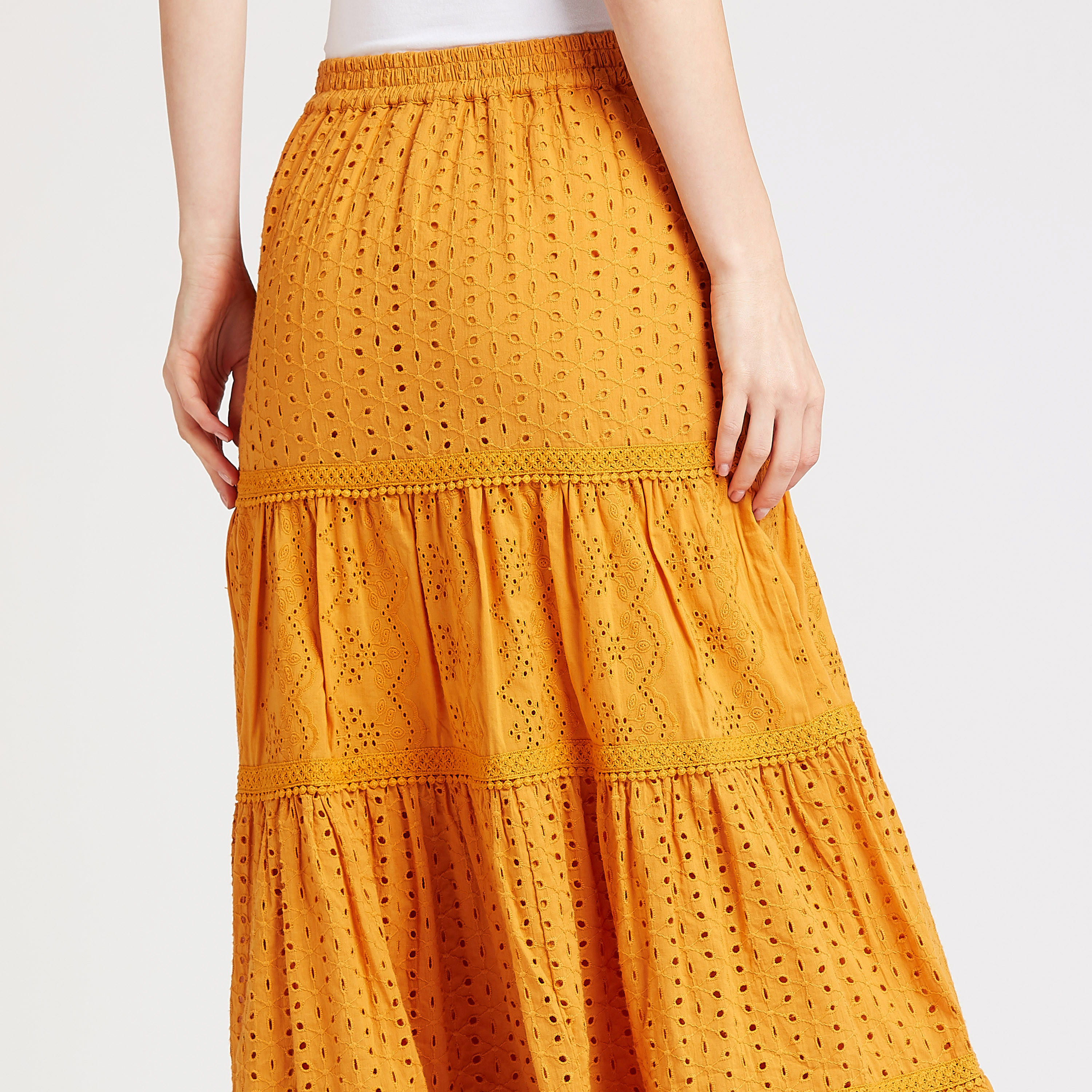 تنورة طويلة بخصر مطّاطي وتفاصيل شيفلي من آيكونيك-women-clothing-bottoms-skirts-image-3