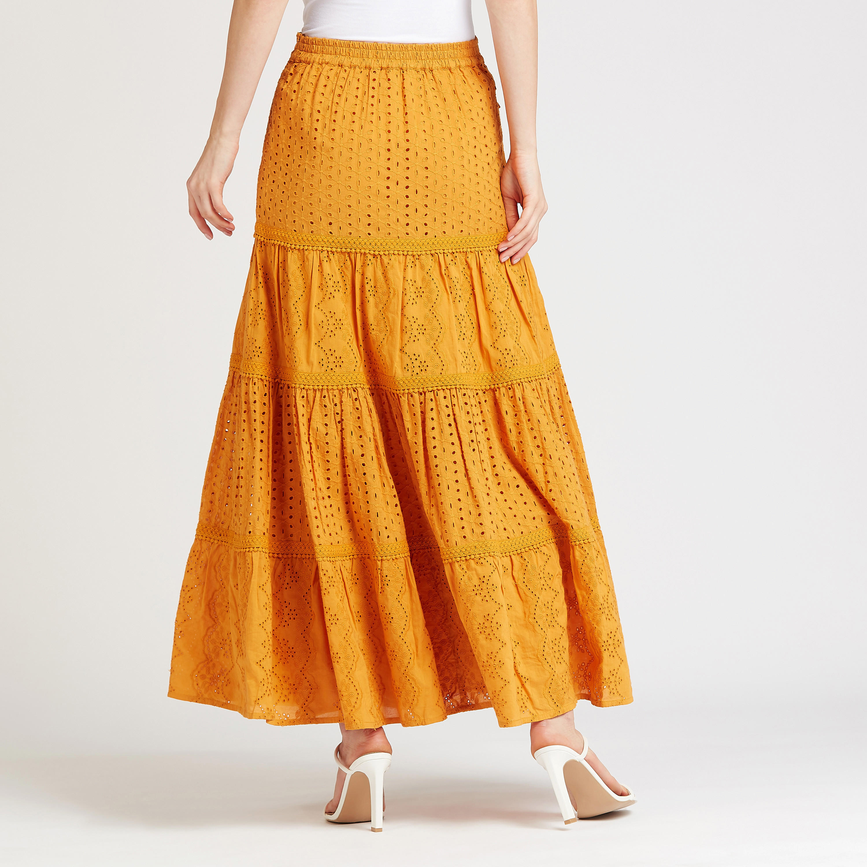 تنورة طويلة بخصر مطّاطي وتفاصيل شيفلي من آيكونيك-women-clothing-bottoms-skirts-image-4