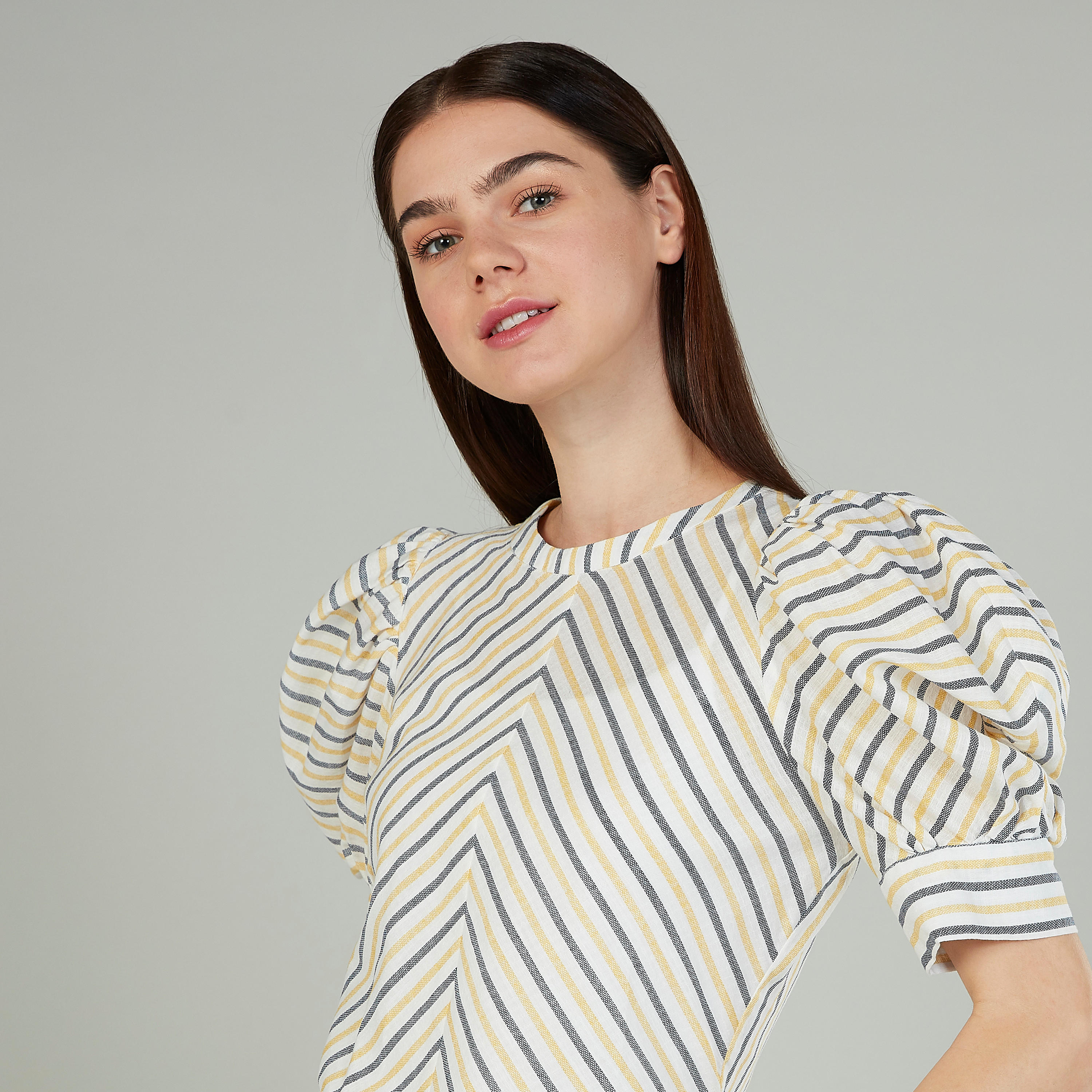 بلوزة مخططة بياقة مستديرة وأكمام منتفخة من آيكونيك-women-clothing-shirtsandblouses-blouses-image-3
