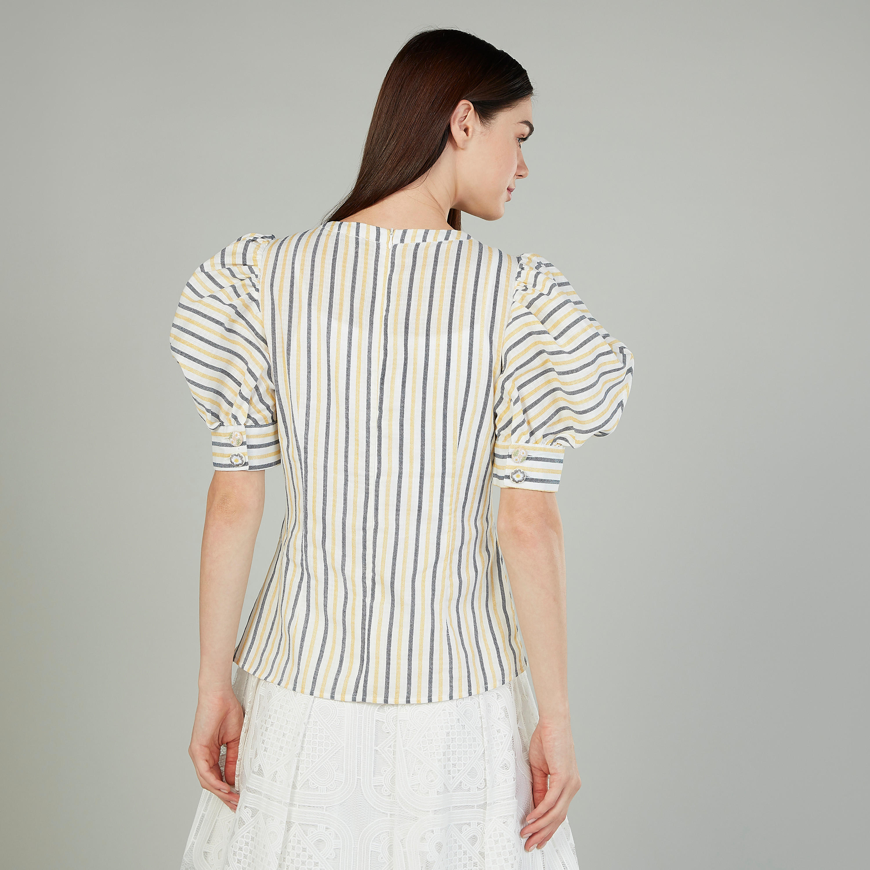 بلوزة مخططة بياقة مستديرة وأكمام منتفخة من آيكونيك-women-clothing-shirtsandblouses-blouses-image-4