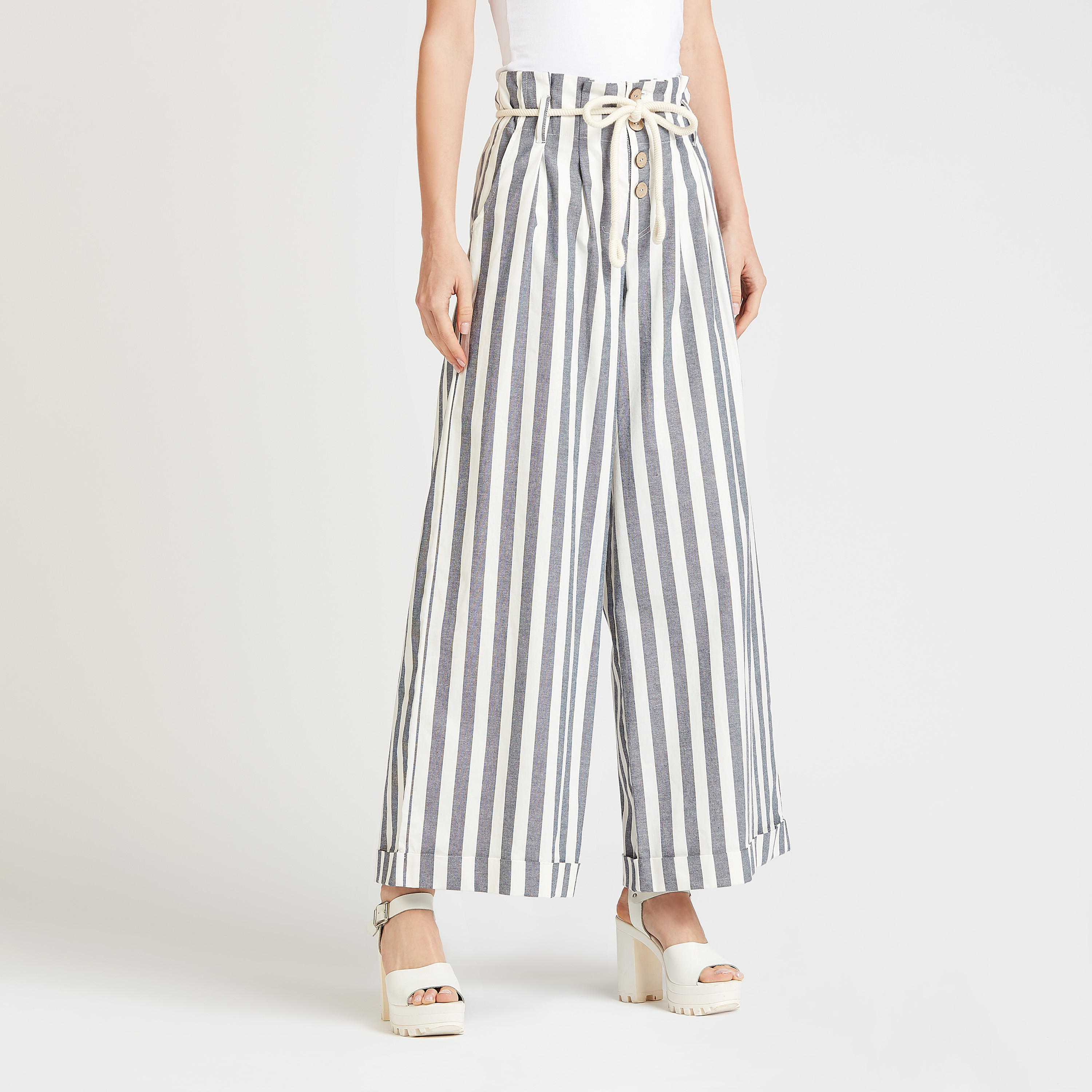 بنطلون بالازو مخطط بقصّة واسعة بجيوب وأربطة من آيكونيك-women-clothing-bottoms-trousers-image-1